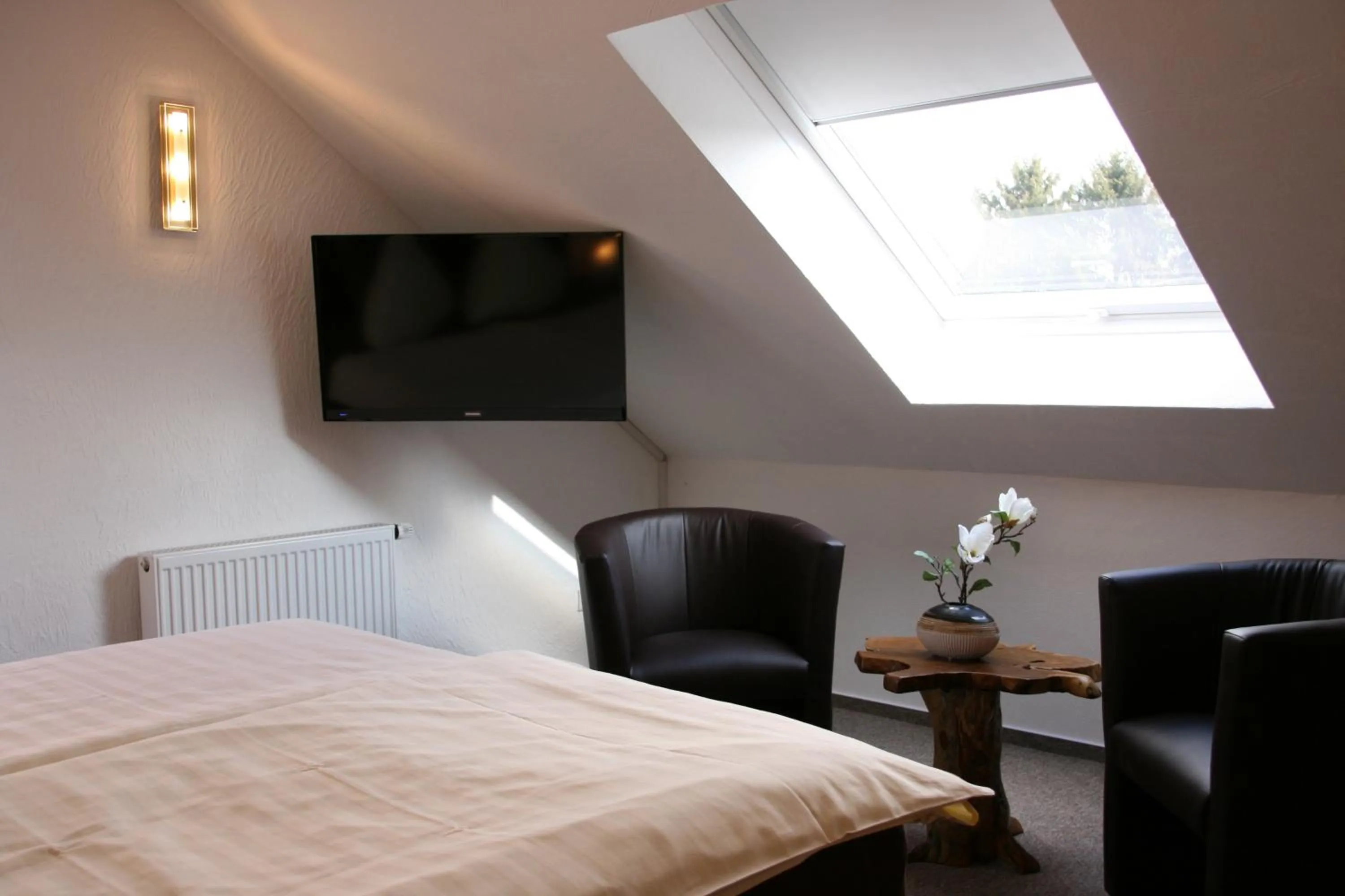 Seating area, Bed in Hotel zur Wasserburg