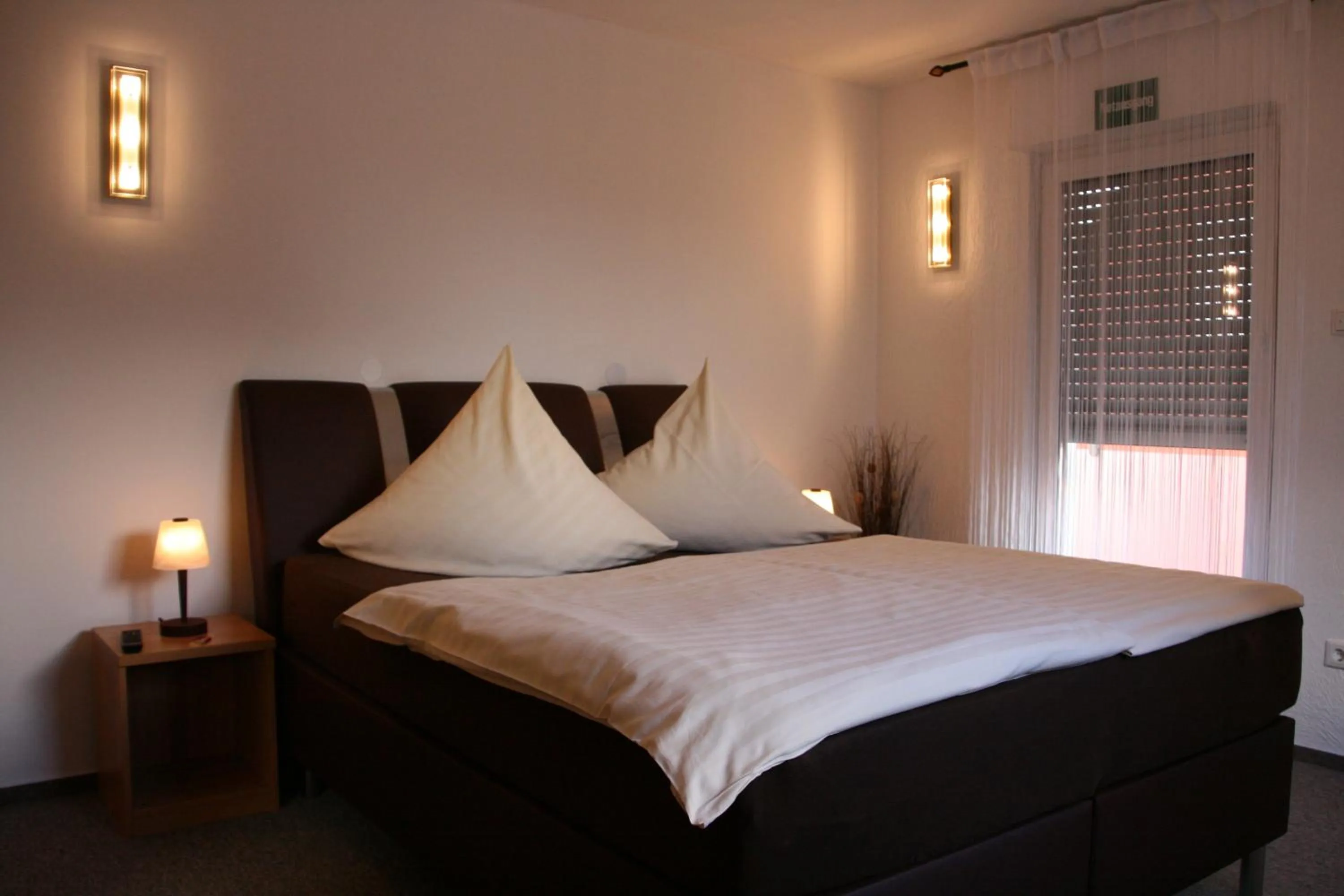 Photo of the whole room, Bed in Hotel zur Wasserburg