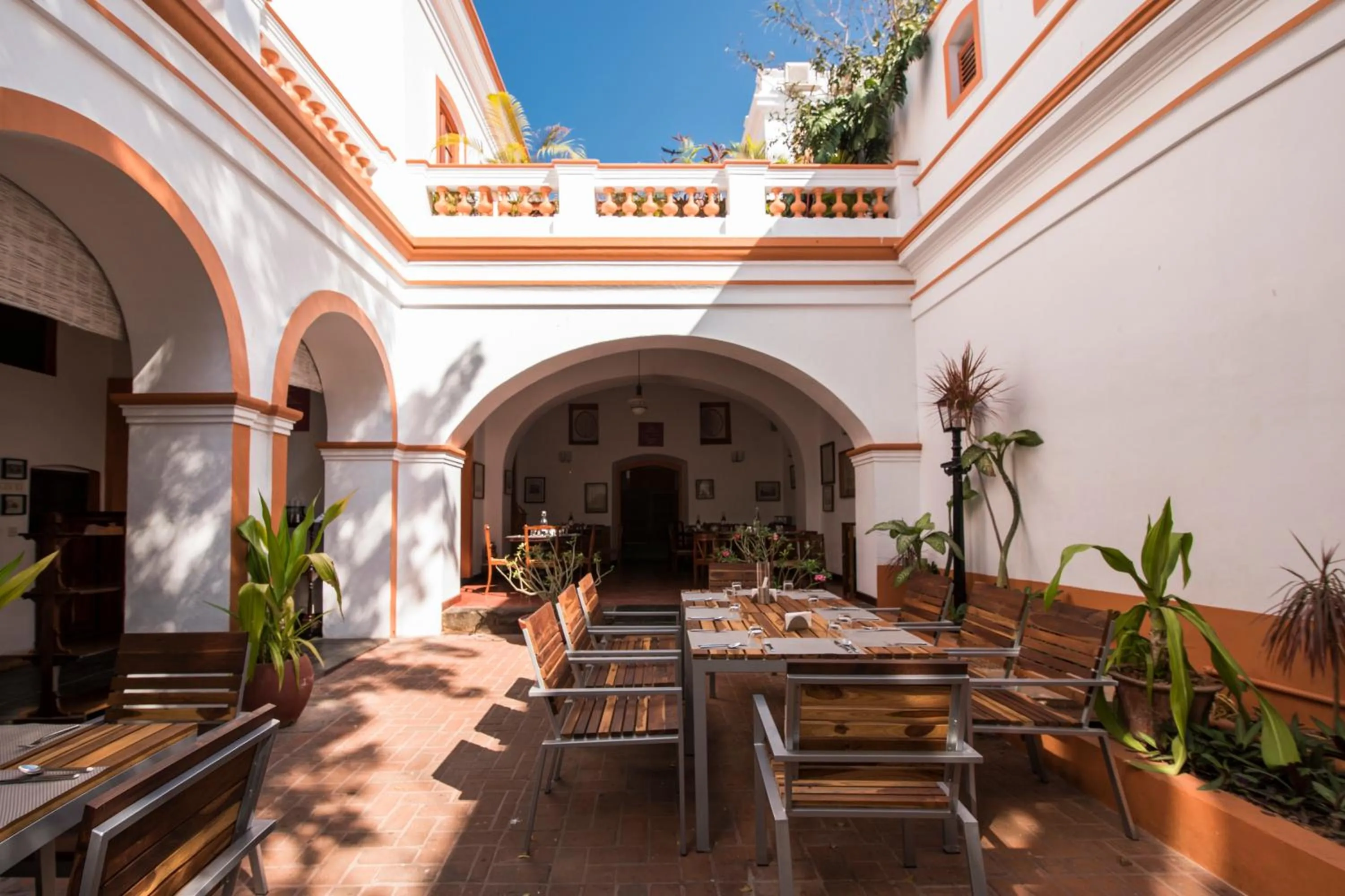 Restaurant/places to eat in Dune de L'orient