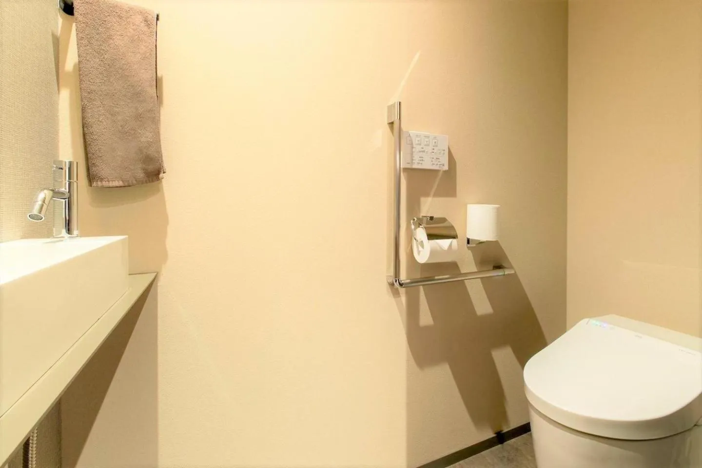 Toilet in MUSUBI HOTEL MACHIYA Haruyoshi