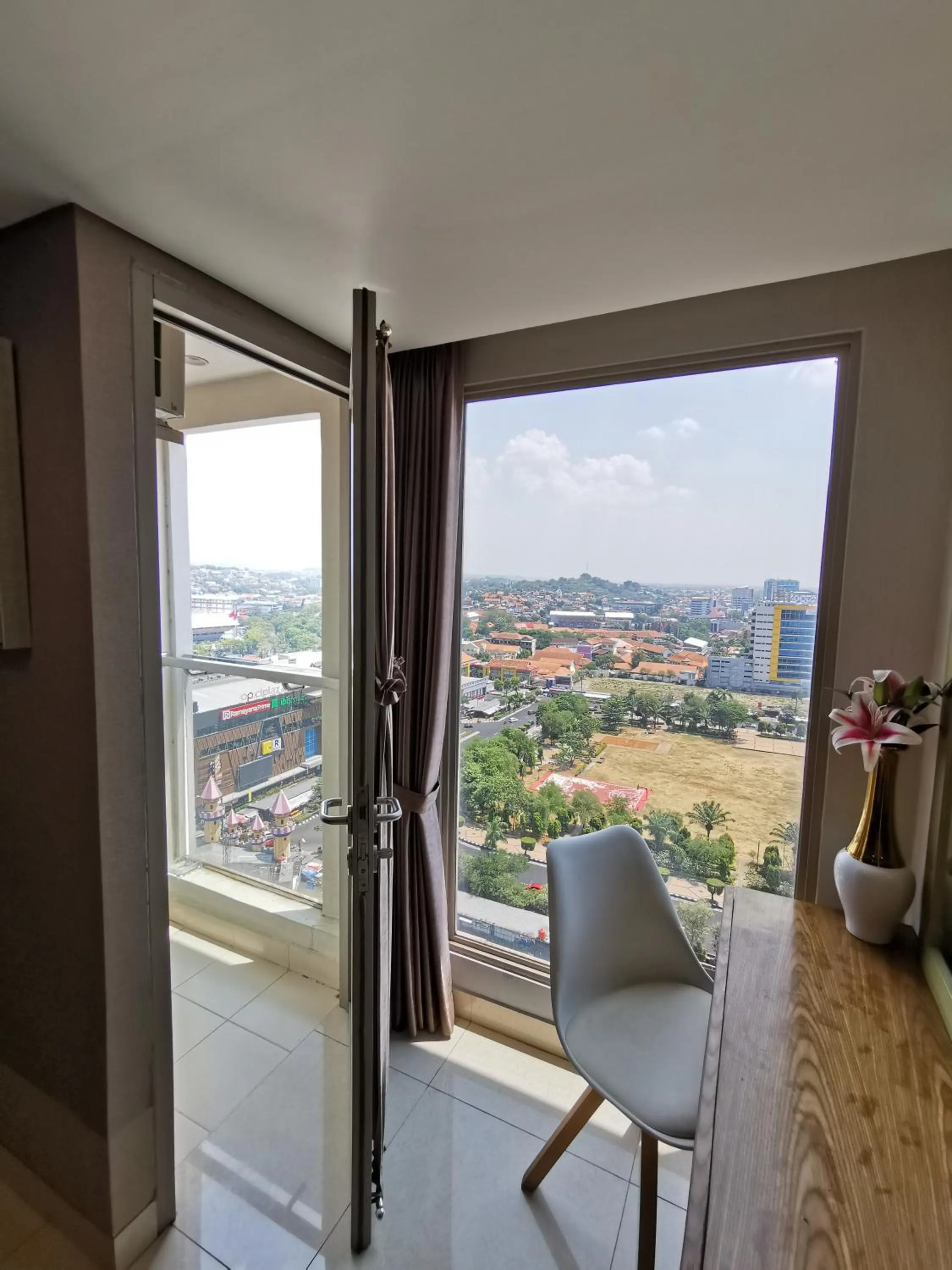 Balcony/Terrace in Warhol Residence Semarang Simpang Lima