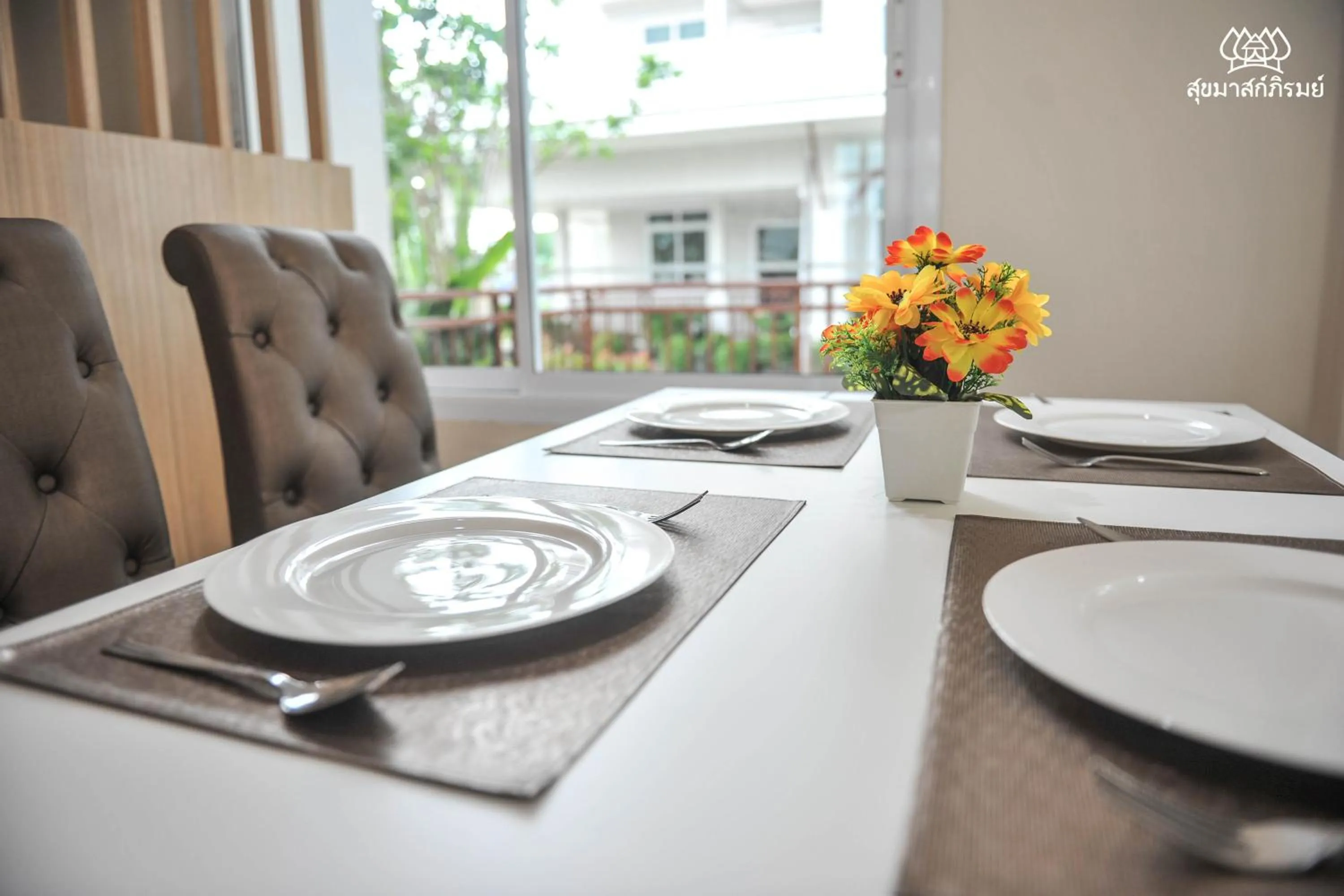 Restaurant/places to eat in Sukkhamas Pirom