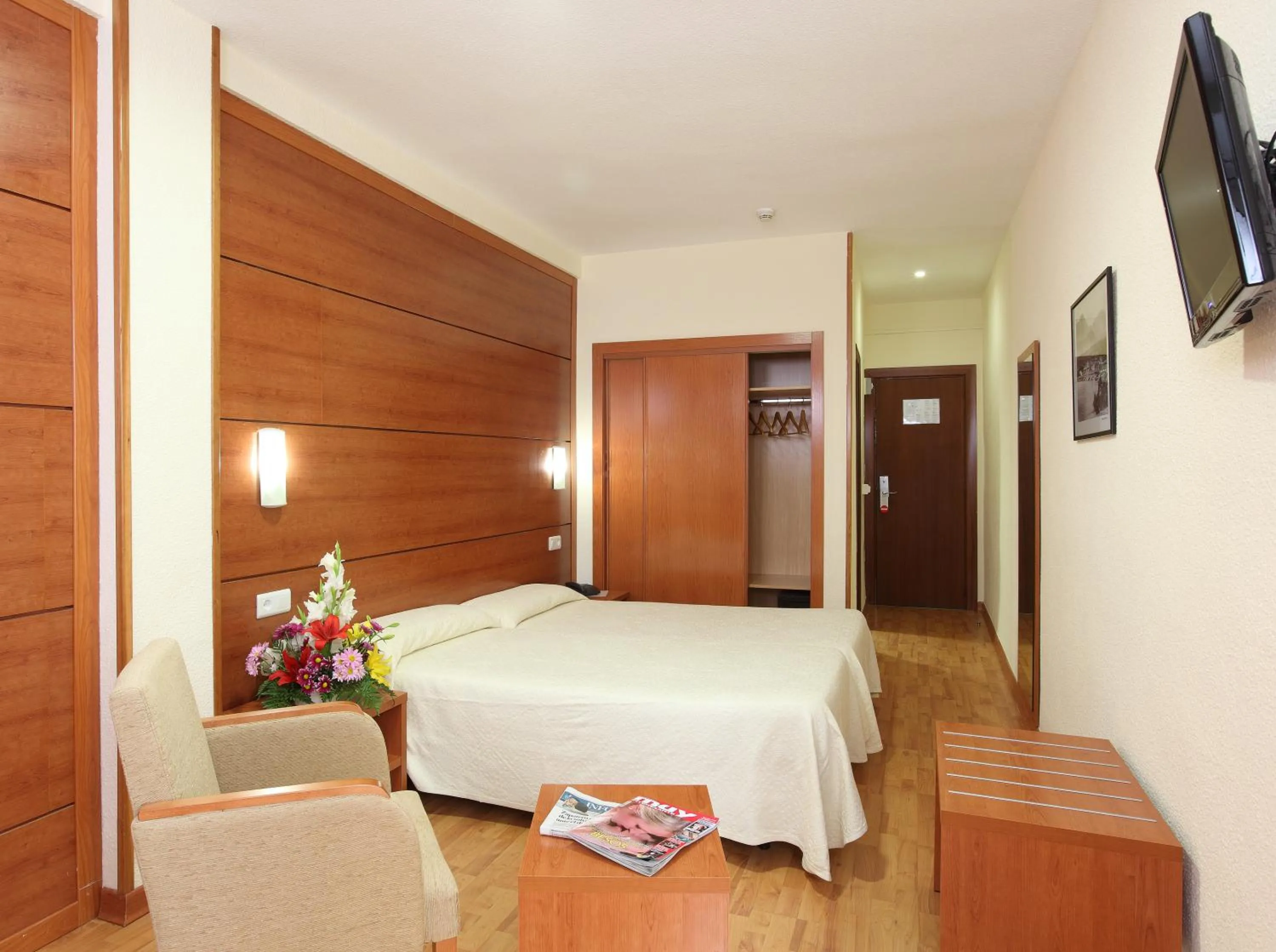 Photo of the whole room in Hotel Centro Mar