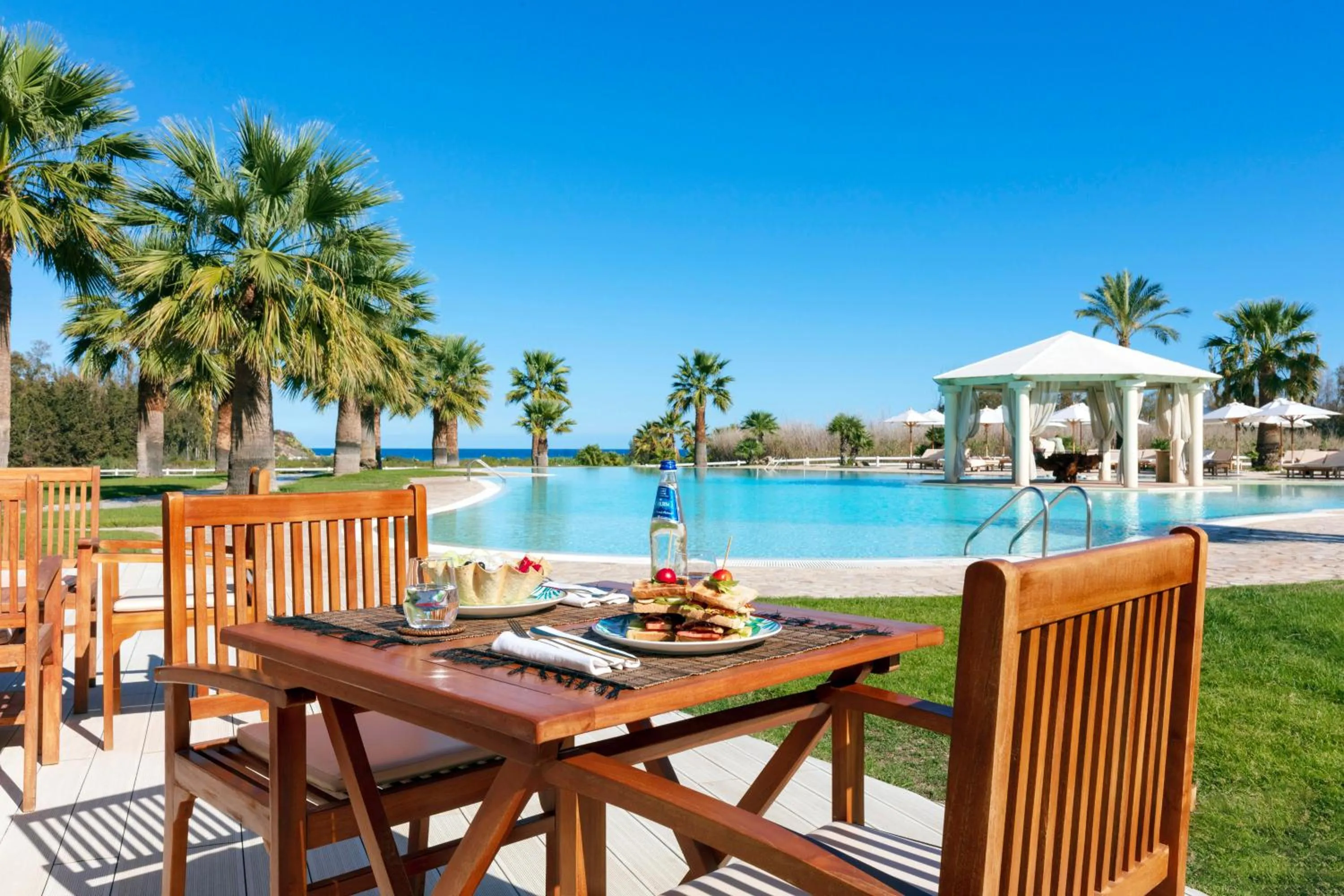 Lounge or bar in Spiagge San Pietro, a charming & relaxing resort