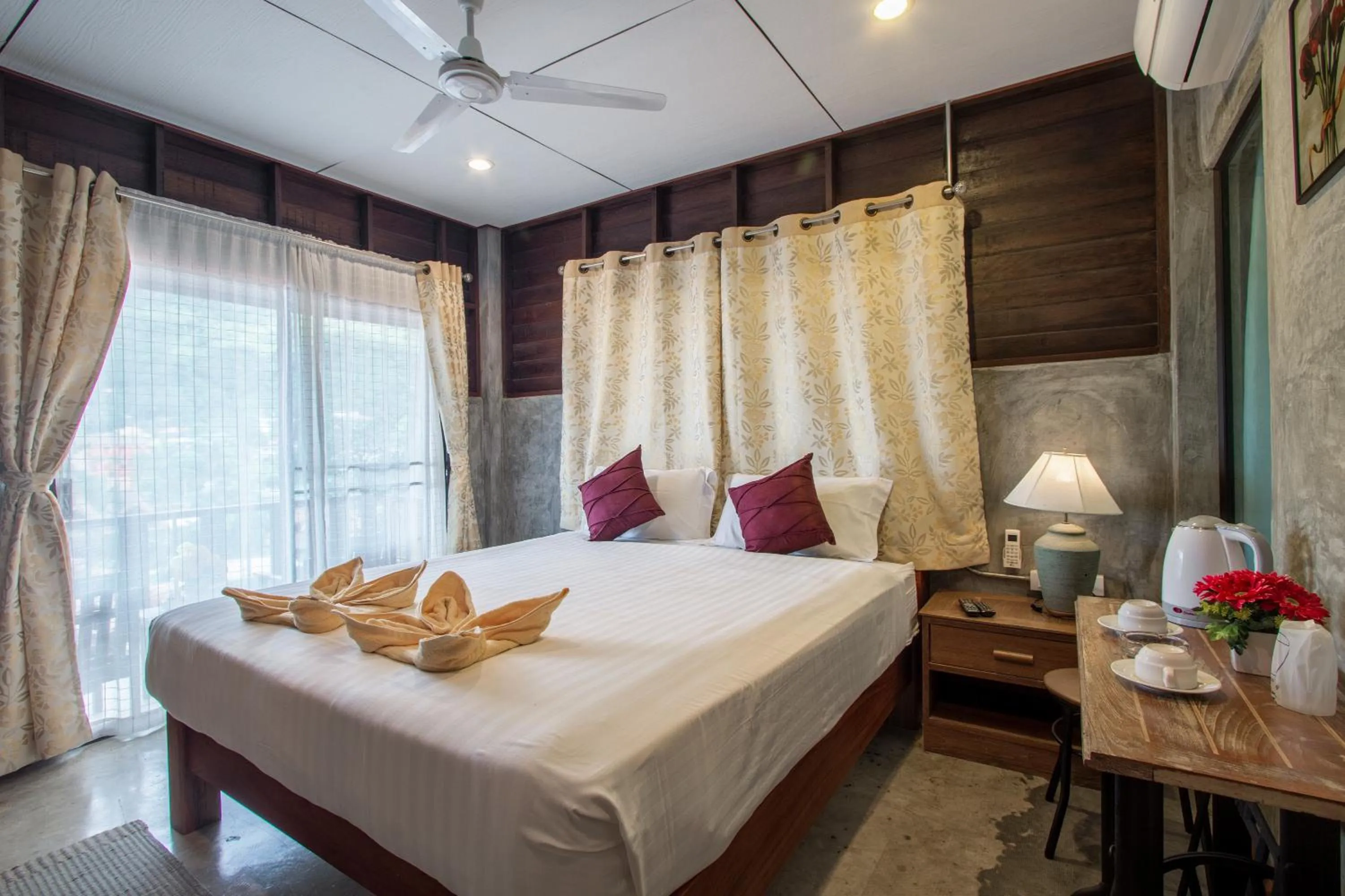 Staff, Bed in Kanya Cozy Bungalows Kata