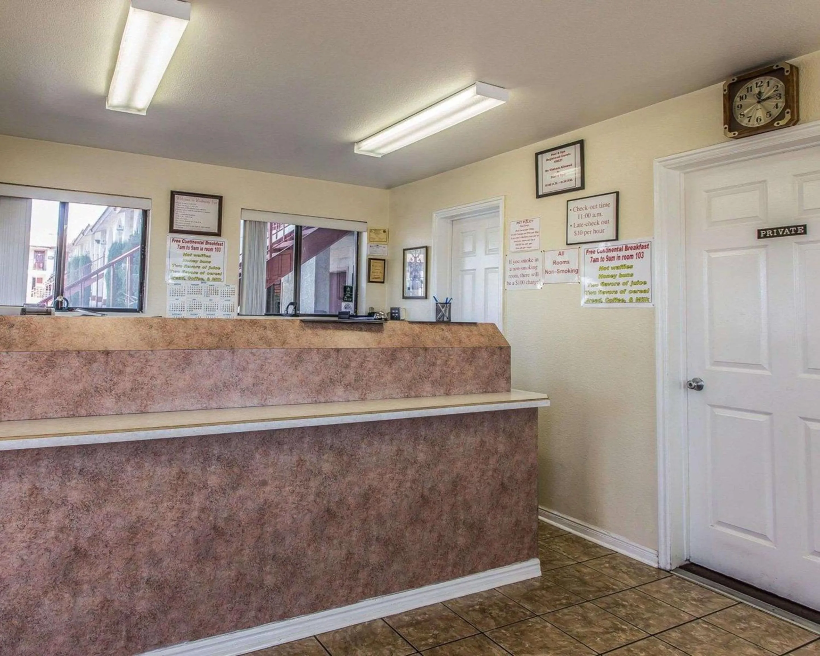 Lobby or reception in Rodeway Inn Hurricane - Zion National Park Area