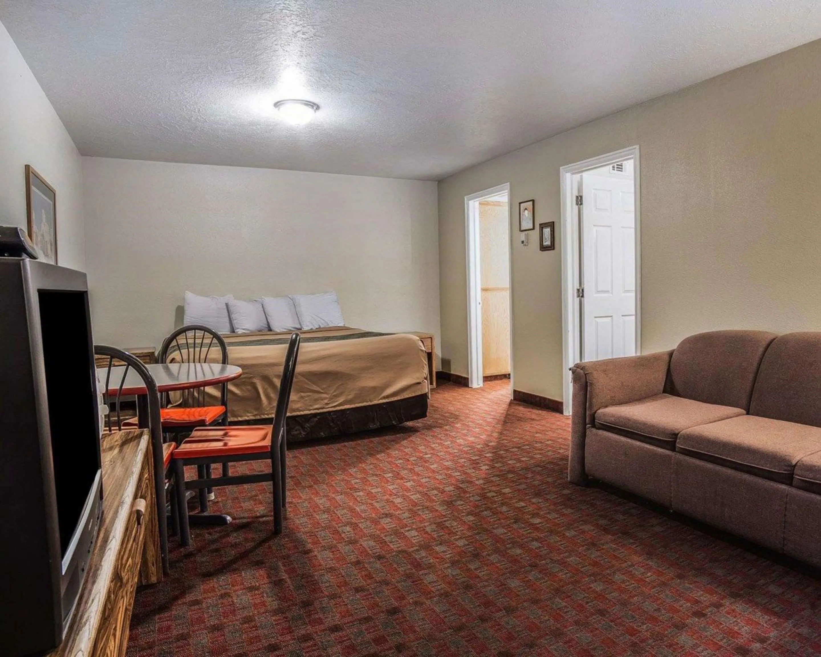 Photo of the whole room in Rodeway Inn Hurricane - Zion National Park Area