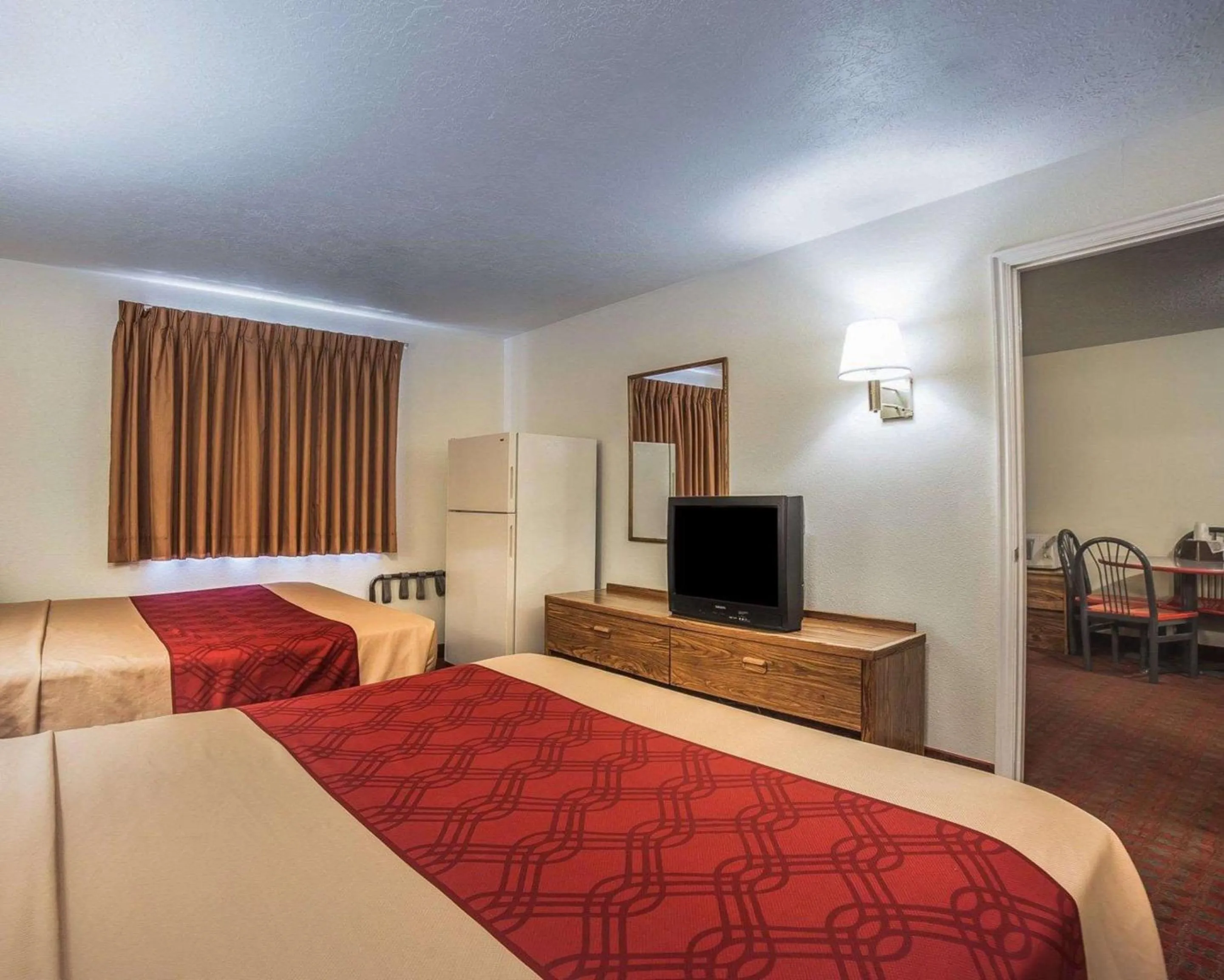 Photo of the whole room, Bed in Rodeway Inn Hurricane - Zion National Park Area