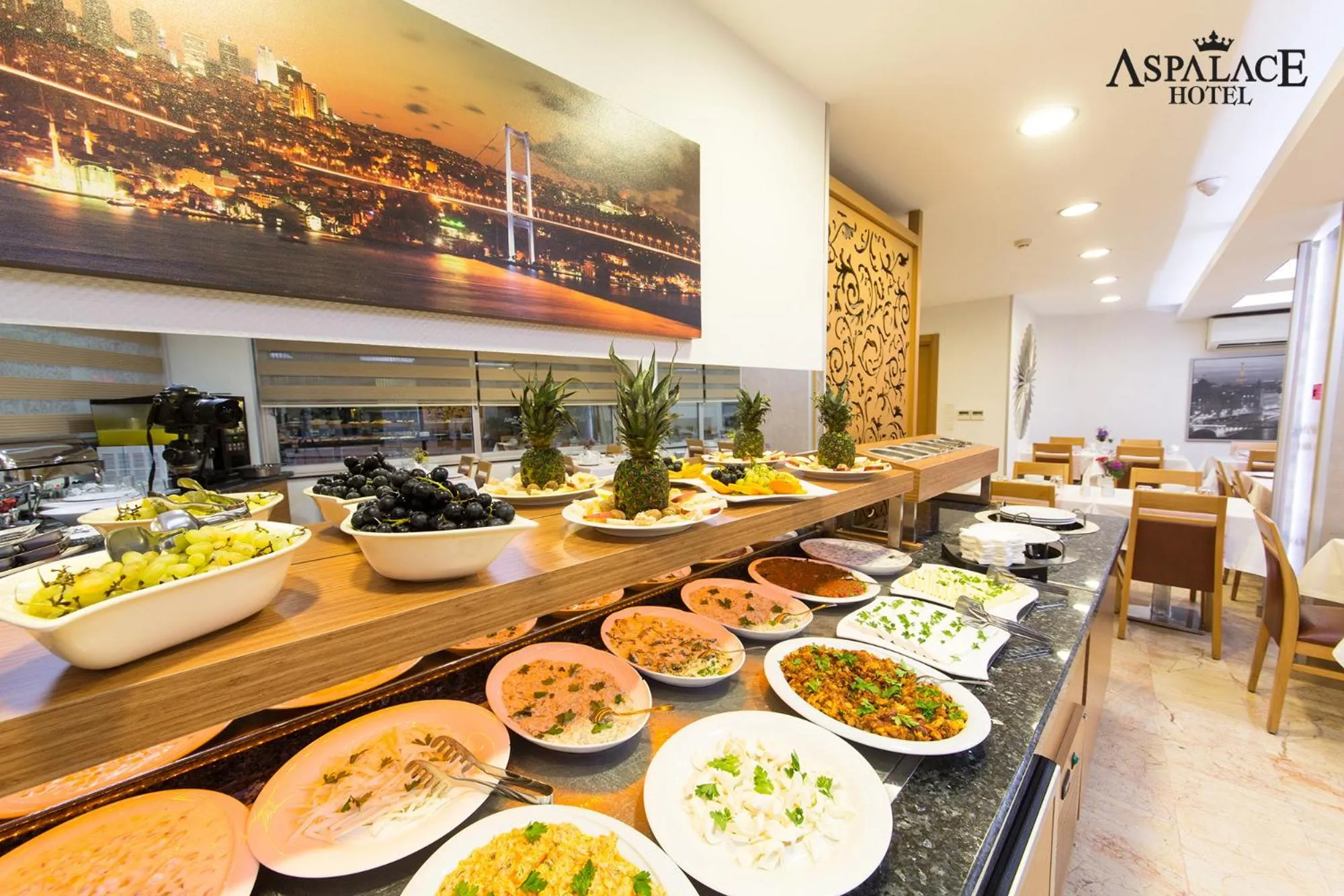 Restaurant/places to eat in Aspalace Hotel The Istanbul Old City