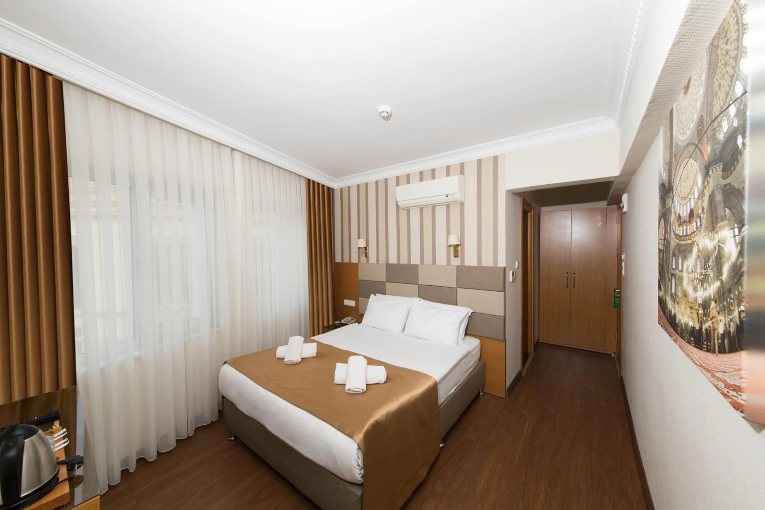 Photo of the whole room, Bed in Aspalace Hotel The Istanbul Old City