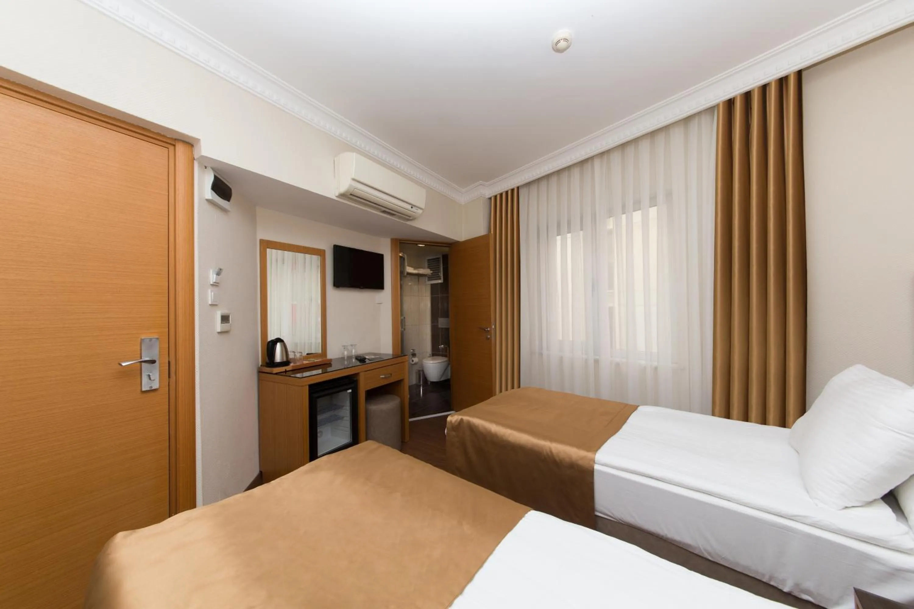 Photo of the whole room, Bed in Aspalace Hotel The Istanbul Old City