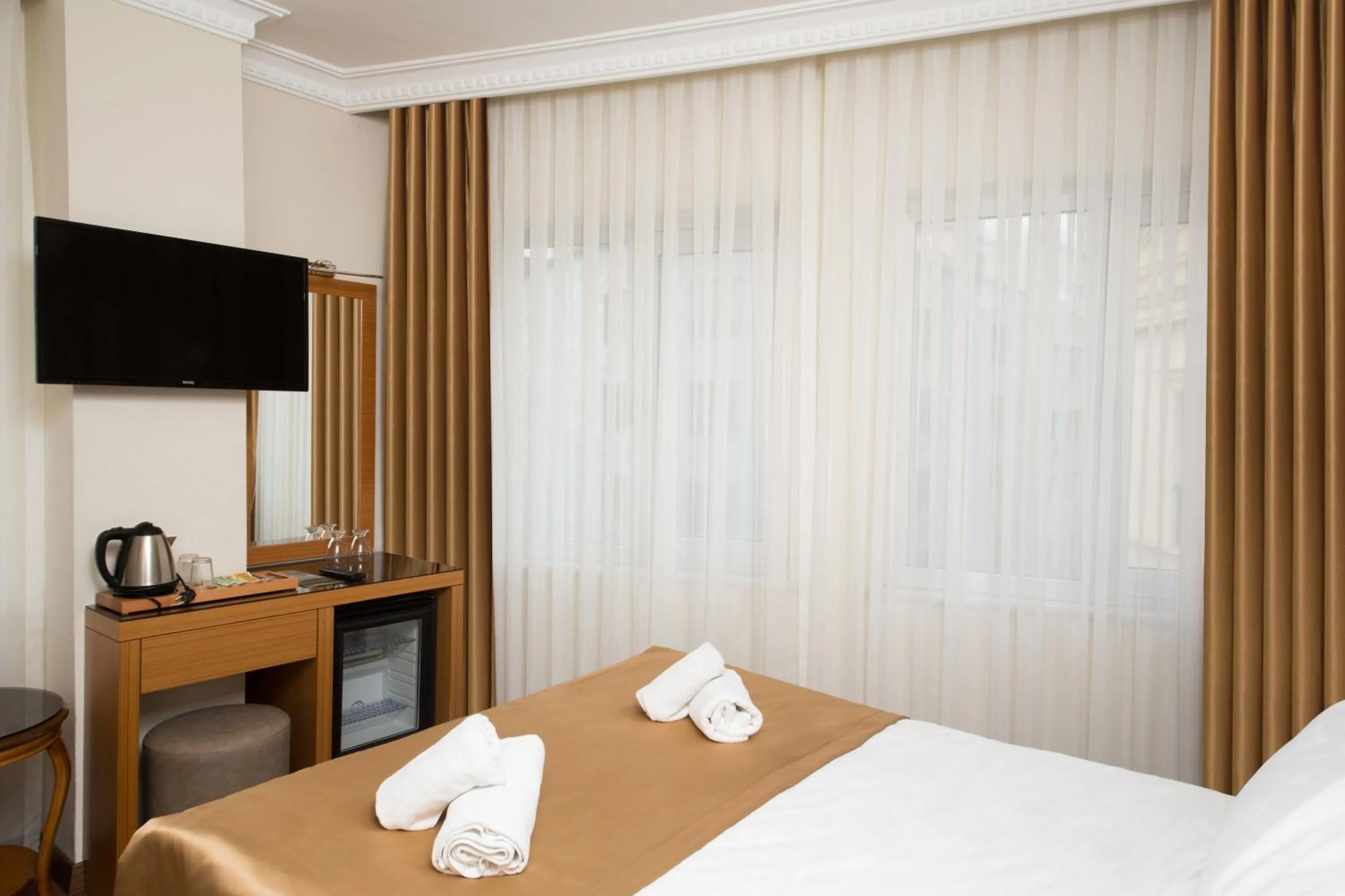 Coffee/tea facilities, Bed in Aspalace Hotel The Istanbul Old City