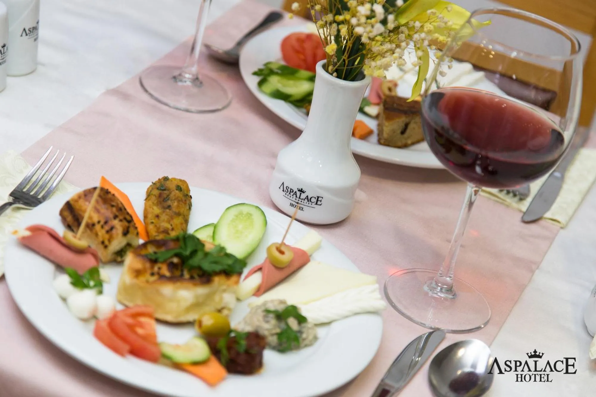 Restaurant/places to eat in Aspalace Hotel The Istanbul Old City