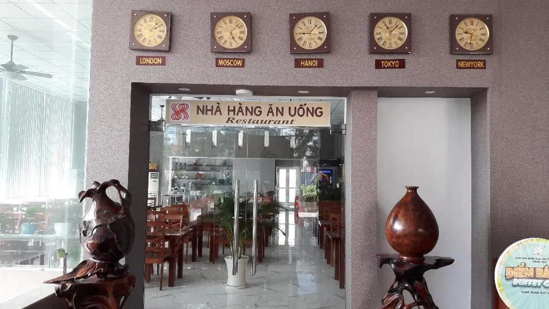 Restaurant/places to eat in The Grand Condotel