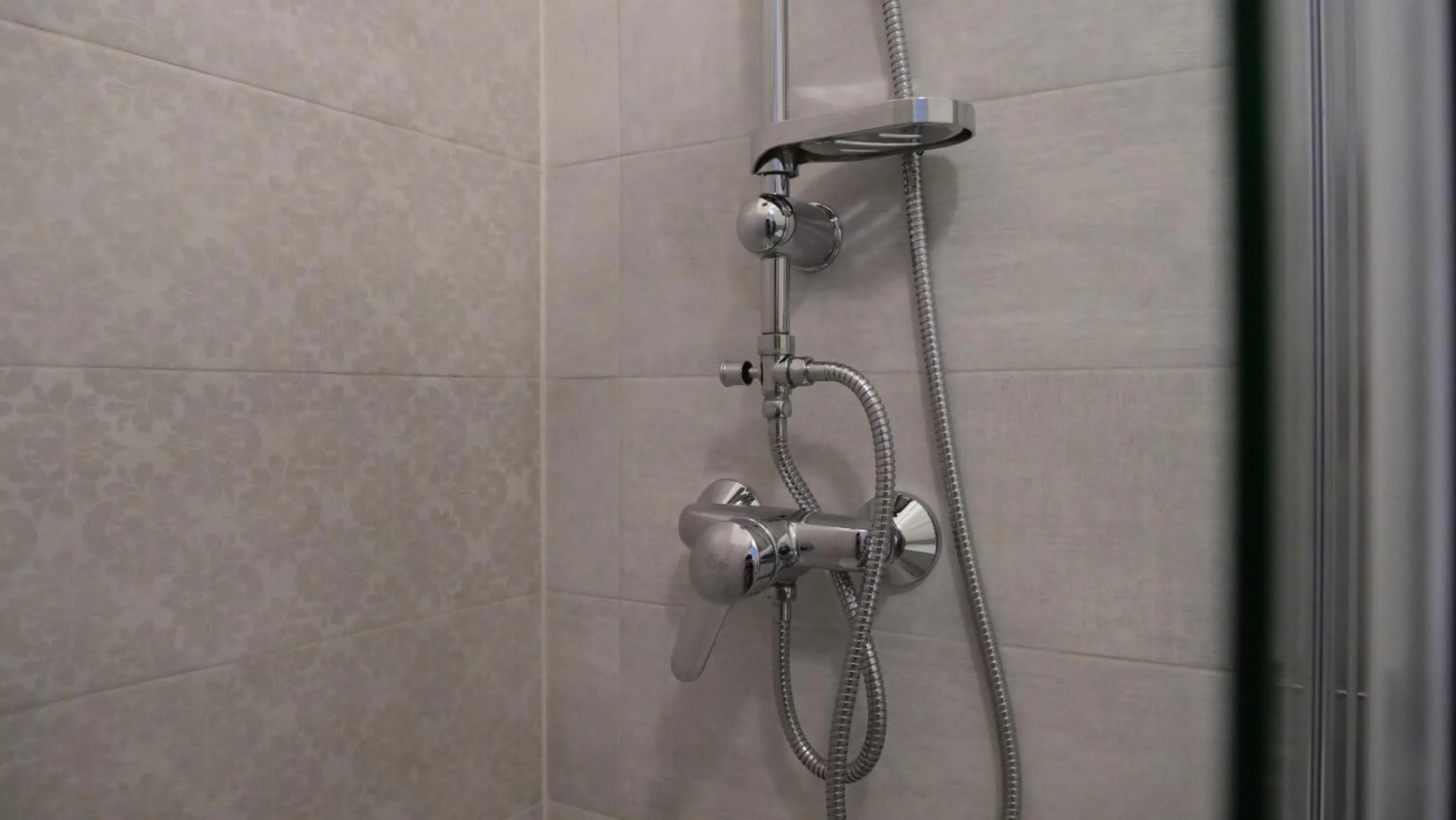 Shower in Nonna Francesca