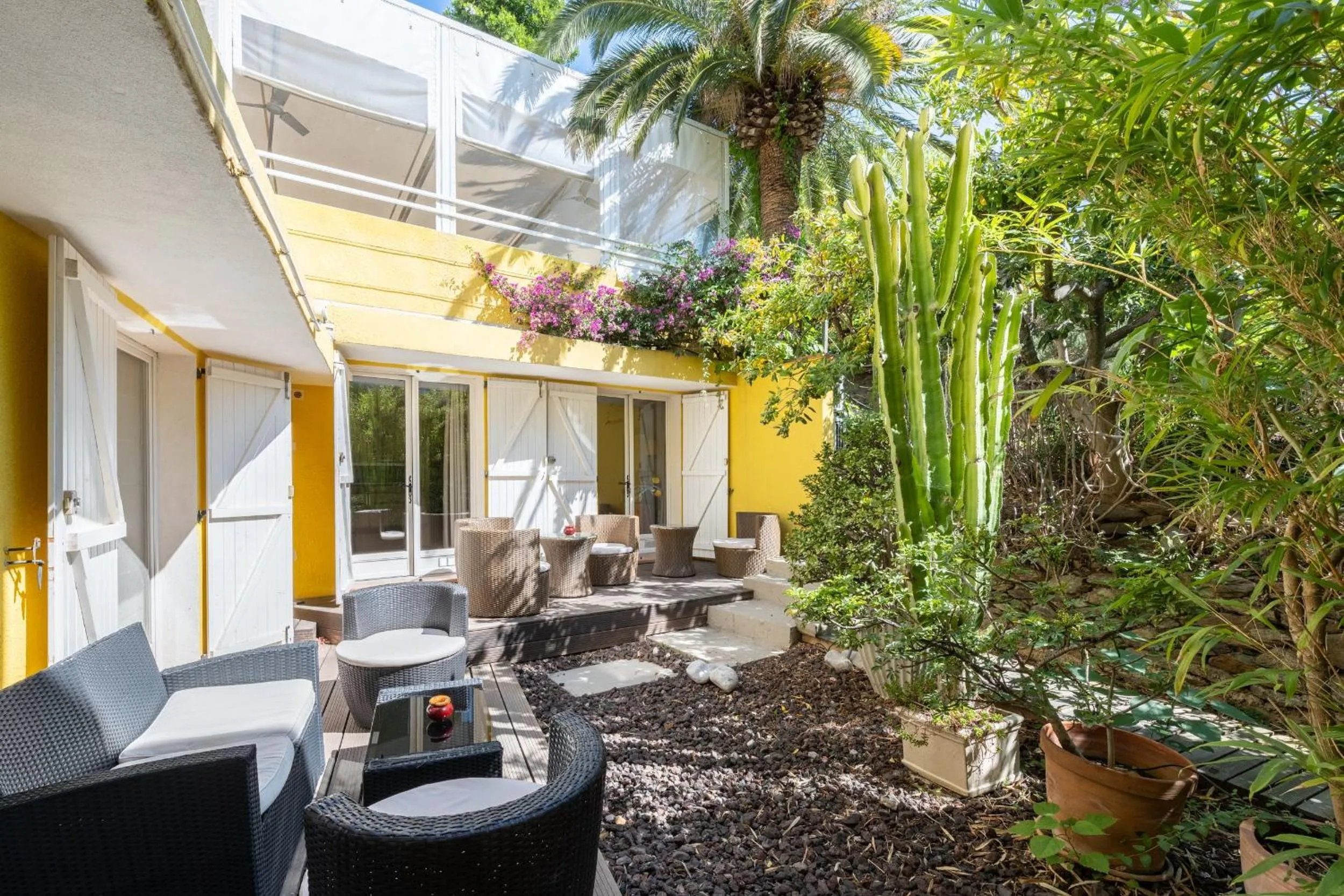Patio in Hôtel de La Fossette