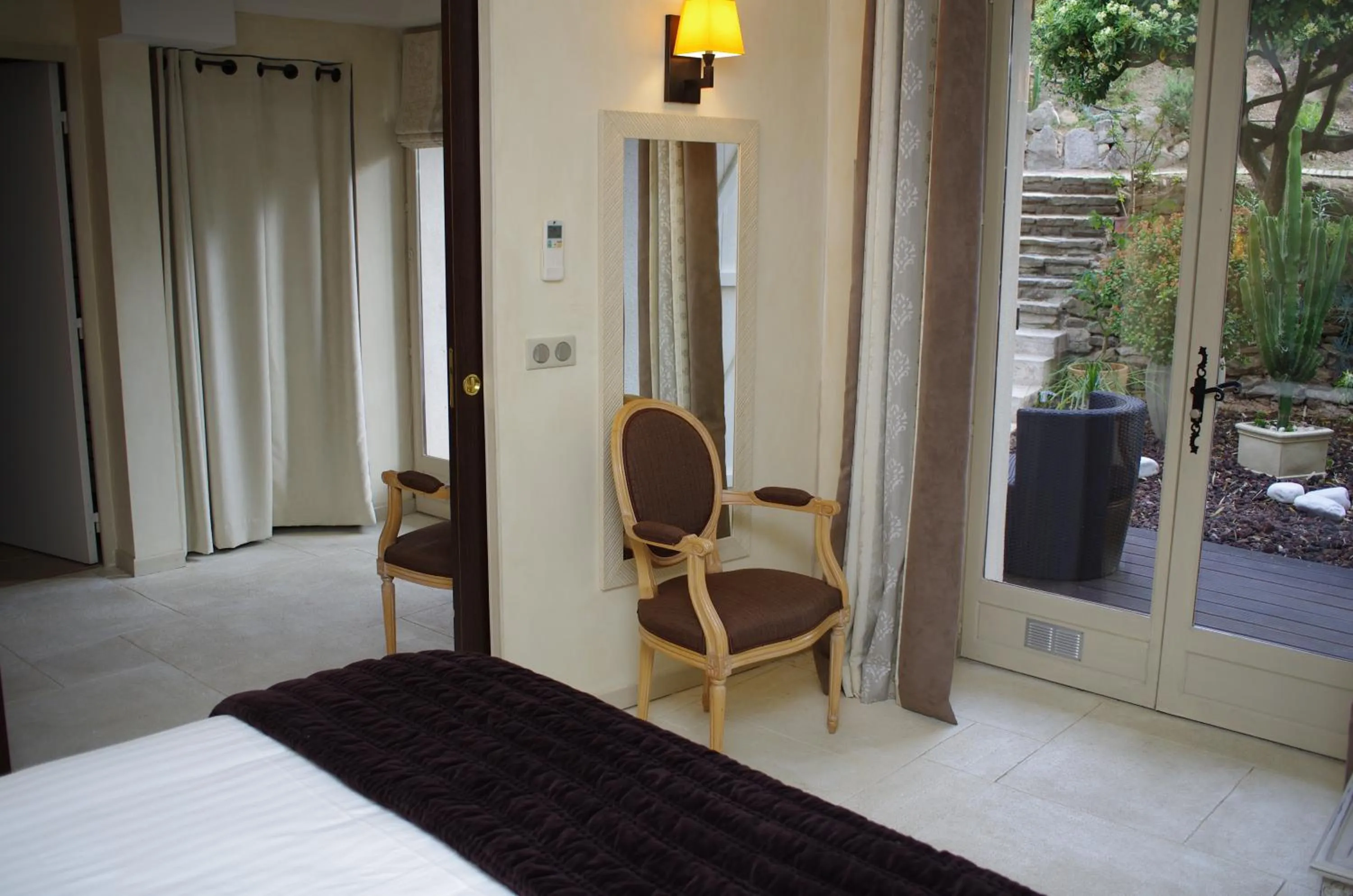 Patio in Hôtel de La Fossette