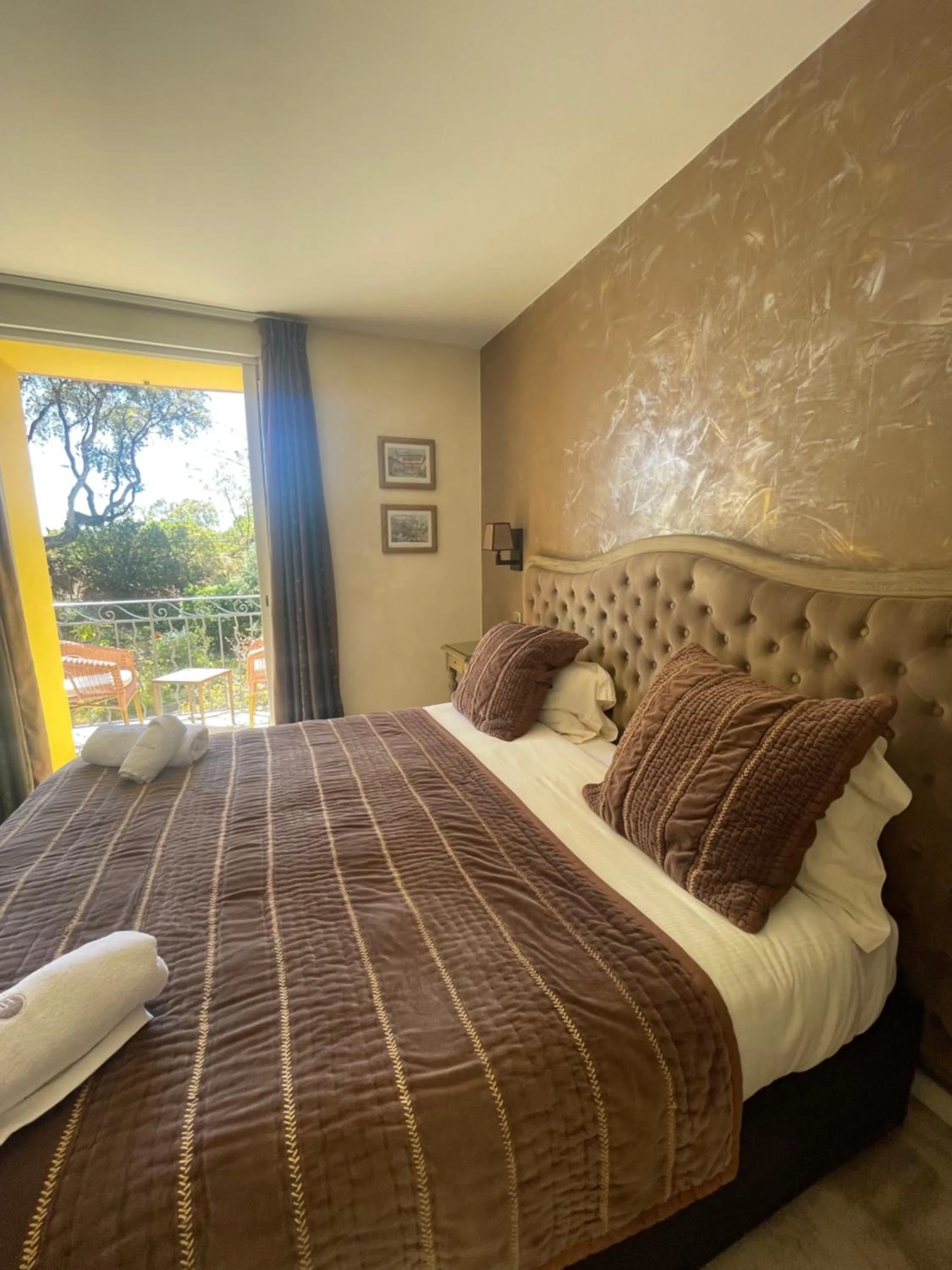 Bed in Hôtel de La Fossette