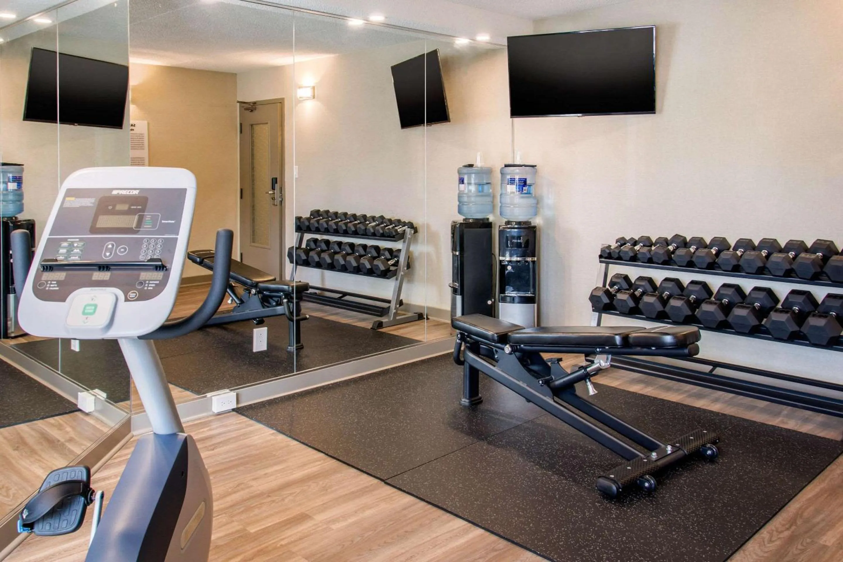 Fitness centre/facilities in Comfort Inn Aeroport