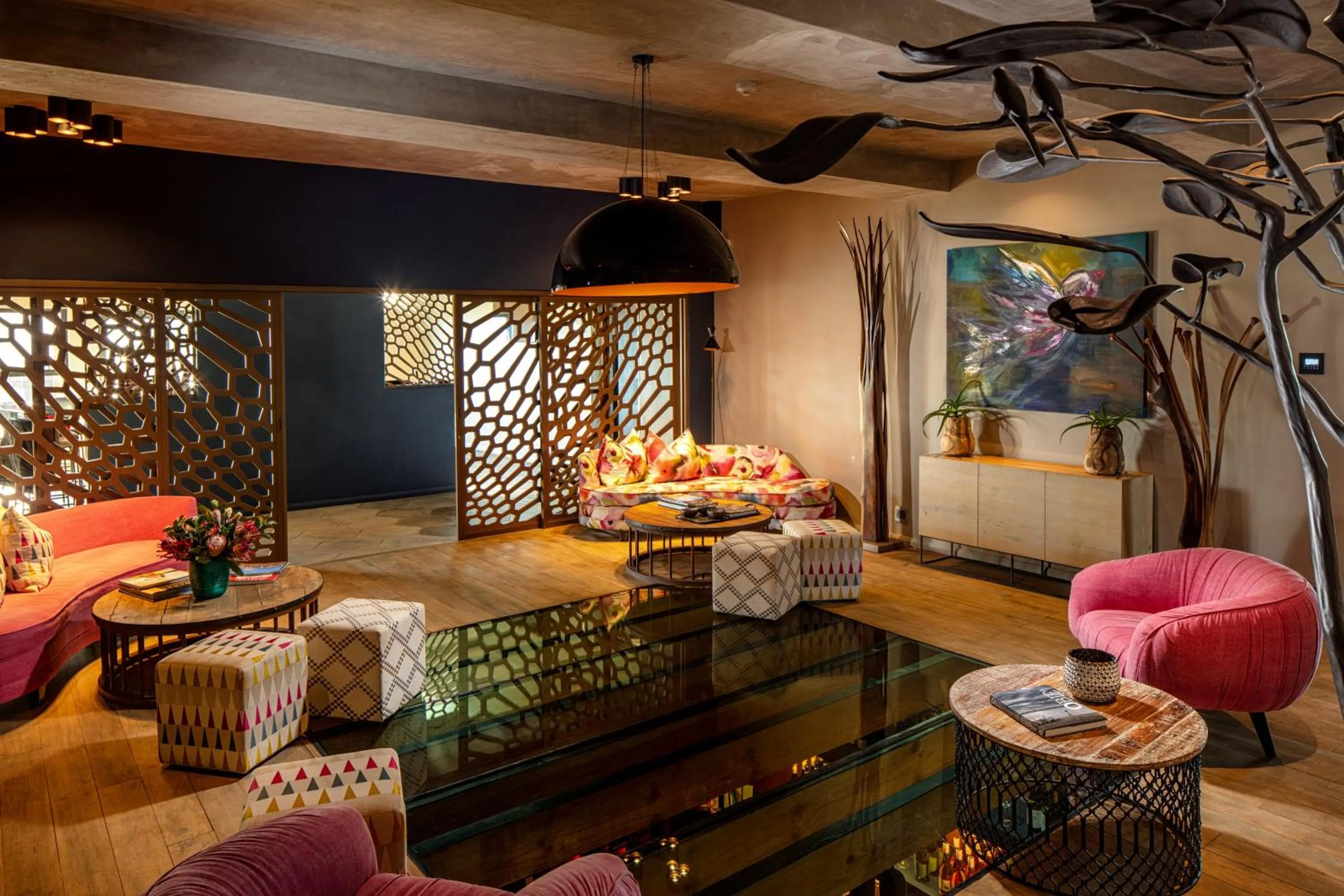 Communal lounge/ TV room in Sky Villa Boutique Hotel