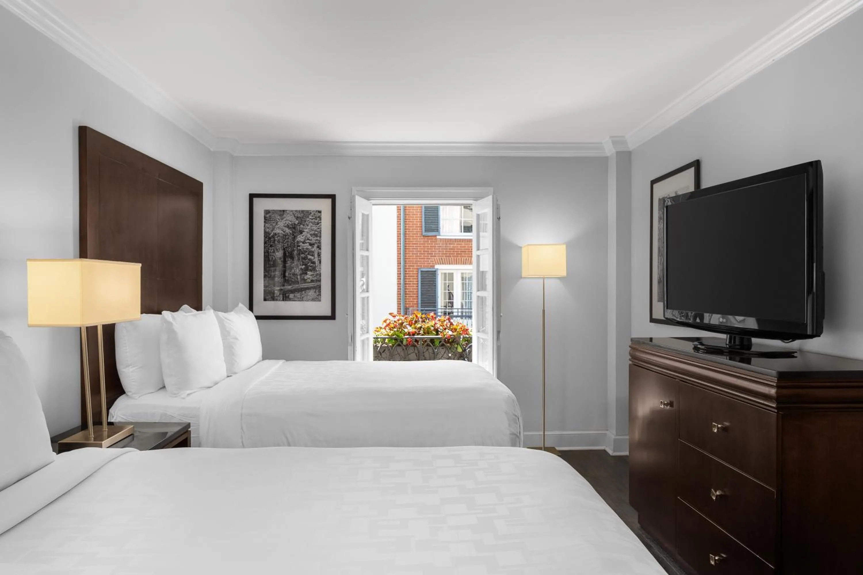 TV and multimedia, Bed in Hotel Le Marais