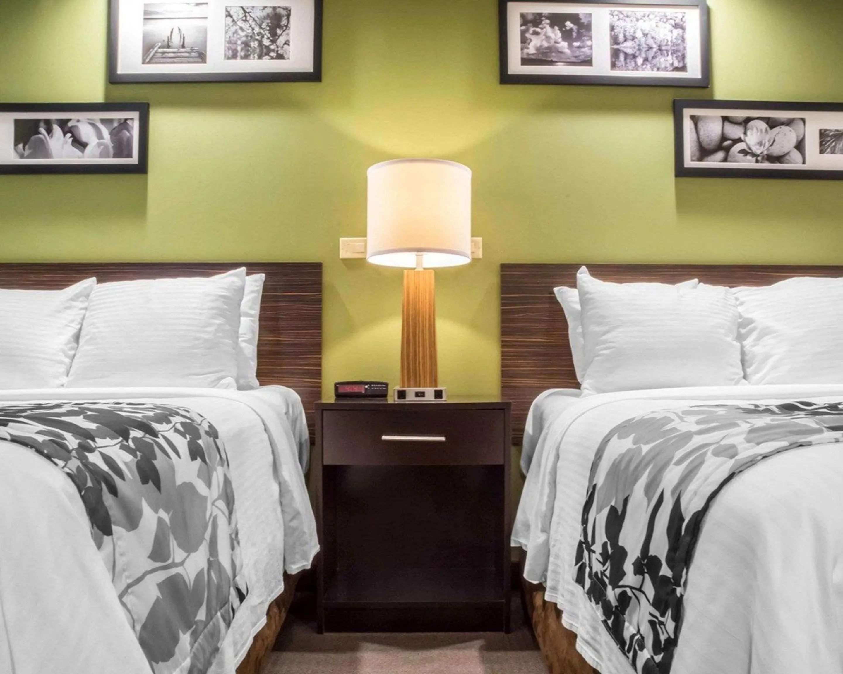 Bedroom, Bed in Sleep Inn Muskoka