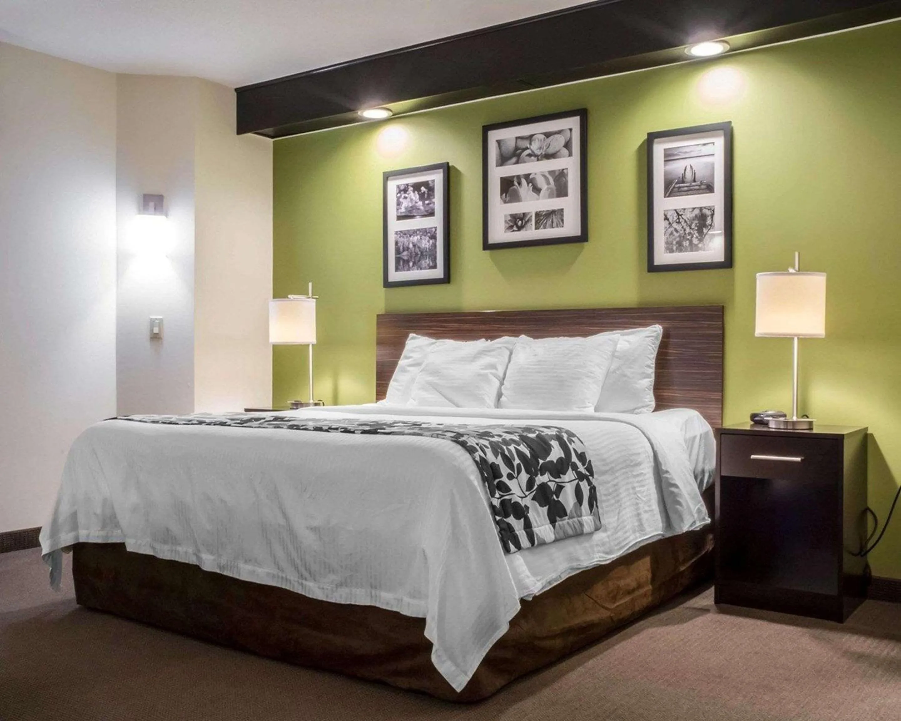 Bedroom, Bed in Sleep Inn Muskoka