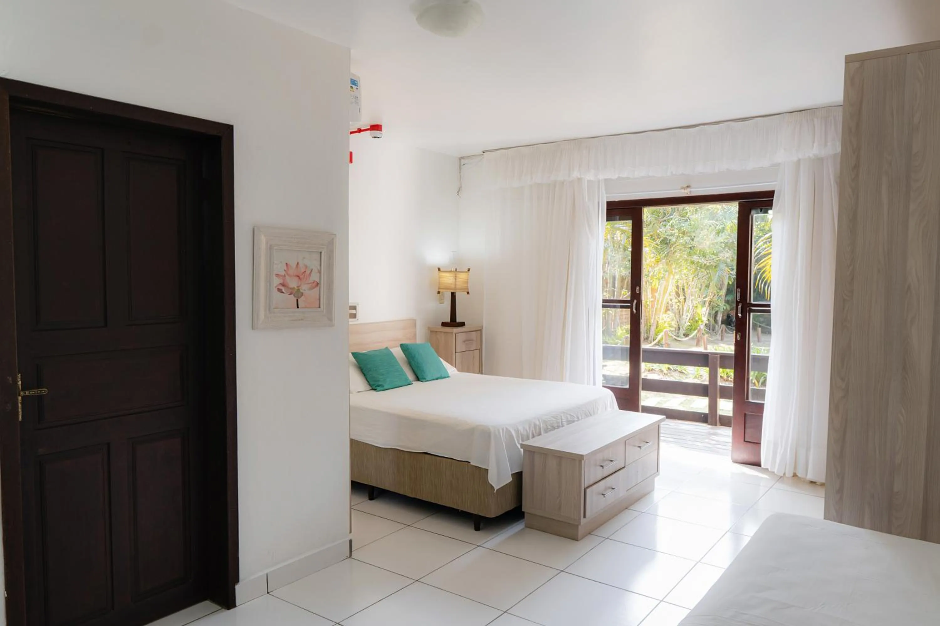 Photo of the whole room, Bed in Pousada Porto dos Casais