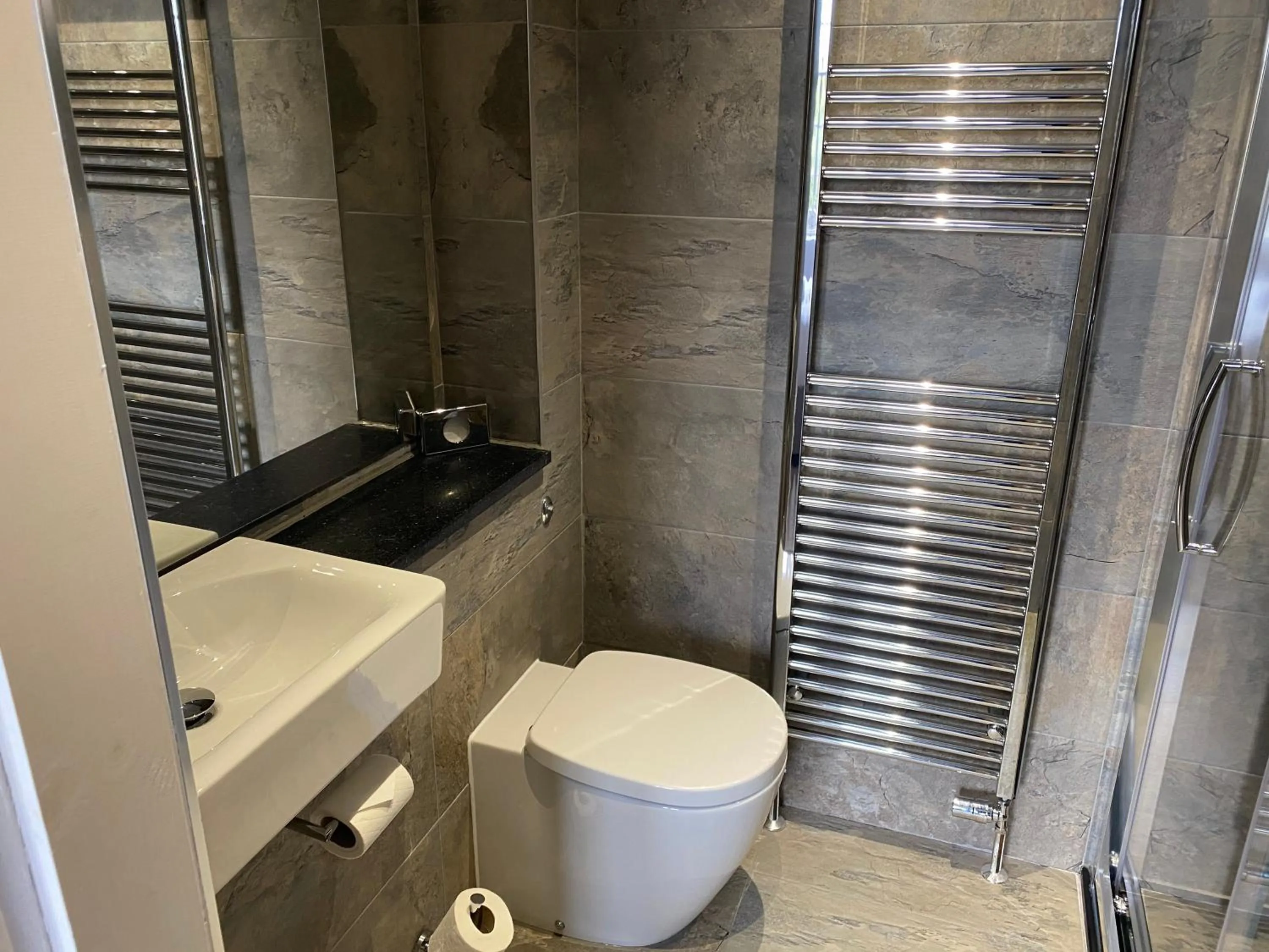 Bathroom in The Craigie Hotel