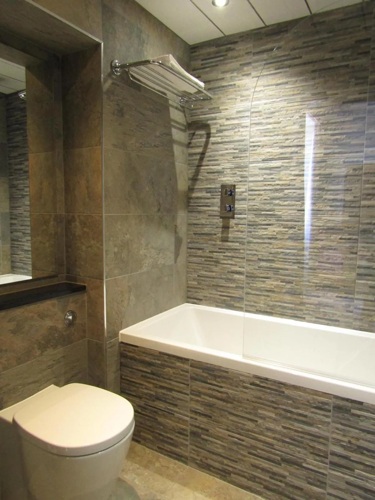 Bathroom in The Craigie Hotel