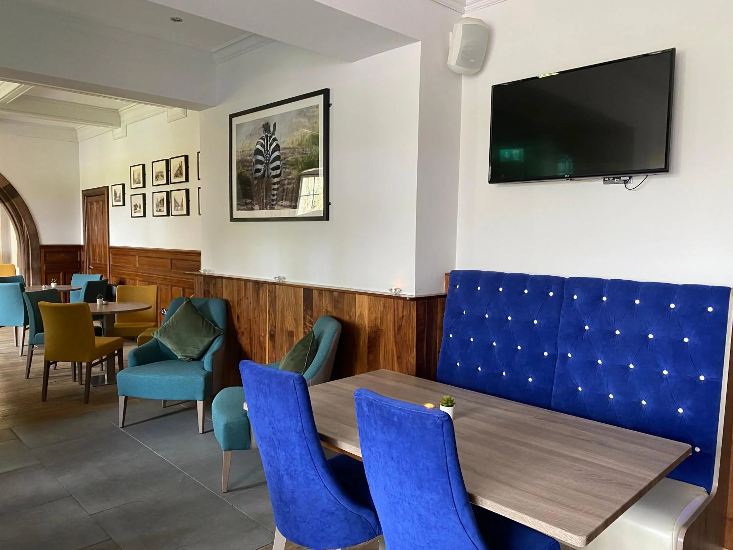 Lounge or bar in The Craigie Hotel