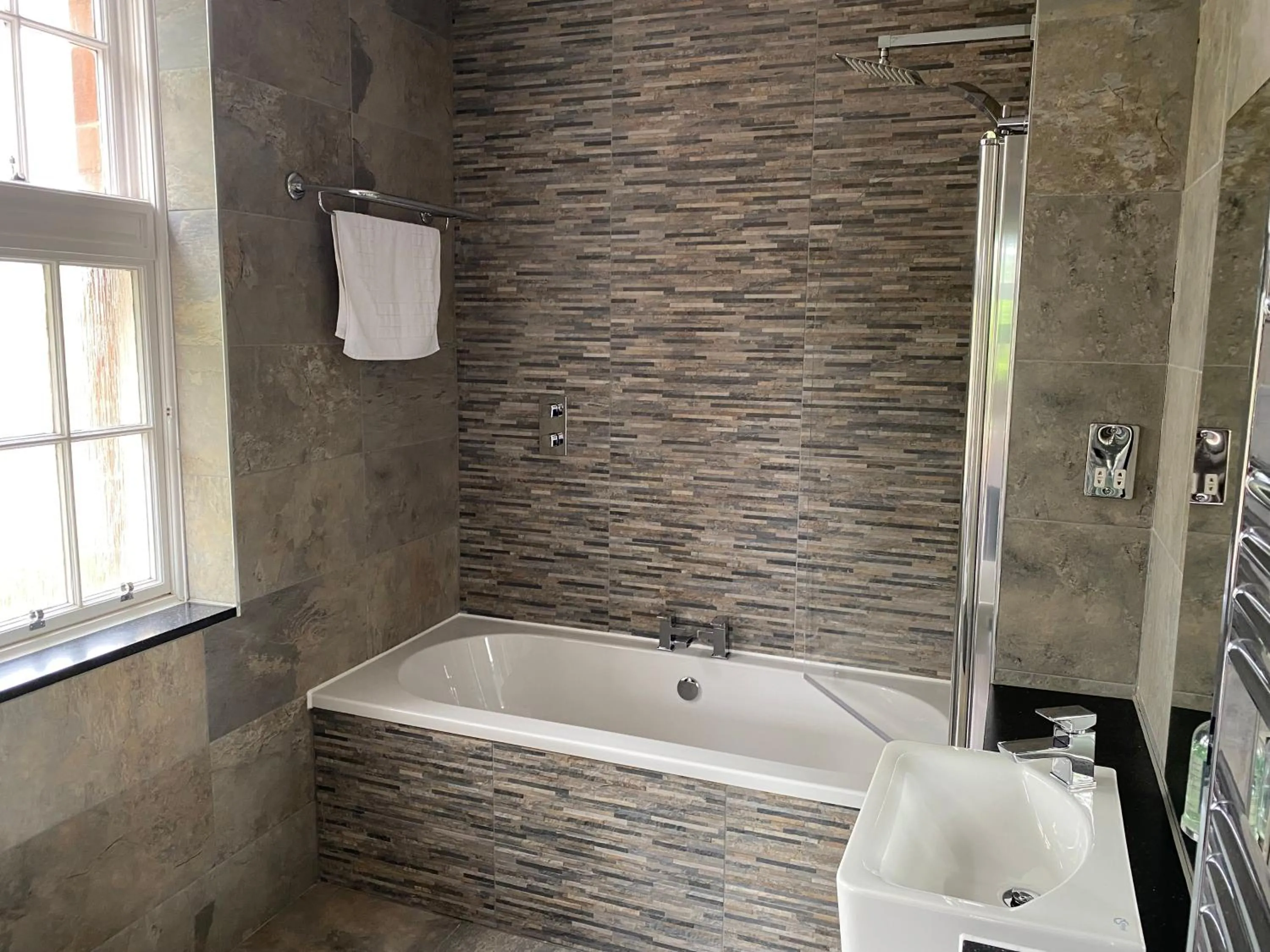 Bathroom in The Craigie Hotel