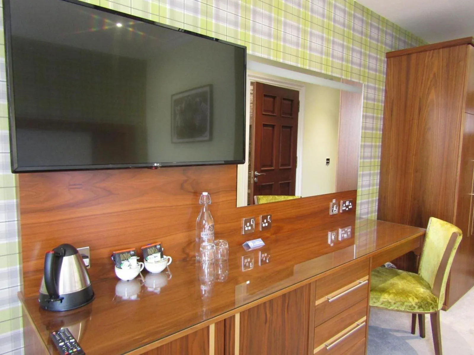 Bedroom in The Craigie Hotel