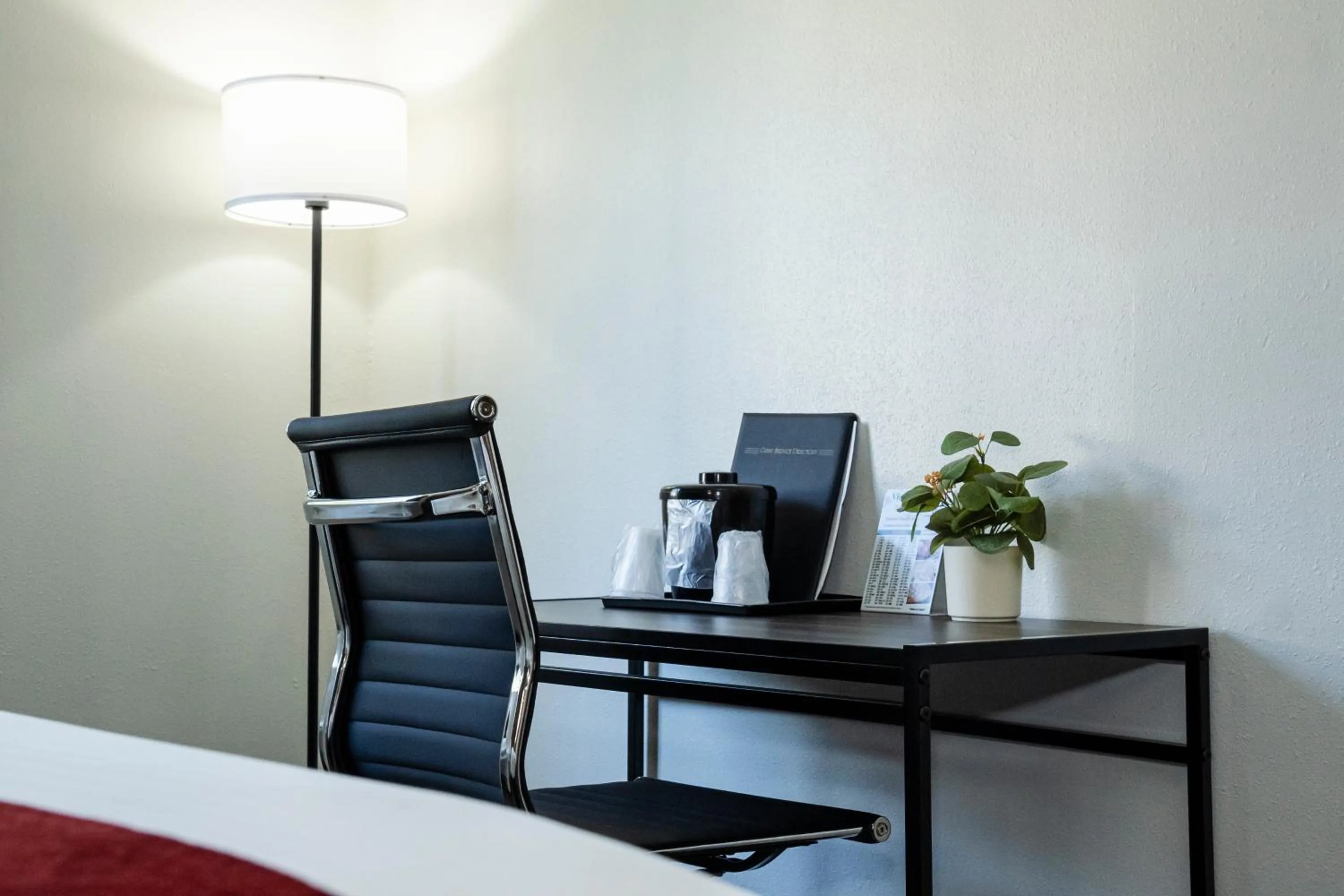 Decorative detail, Bed in Victorian Inn & Suites-York