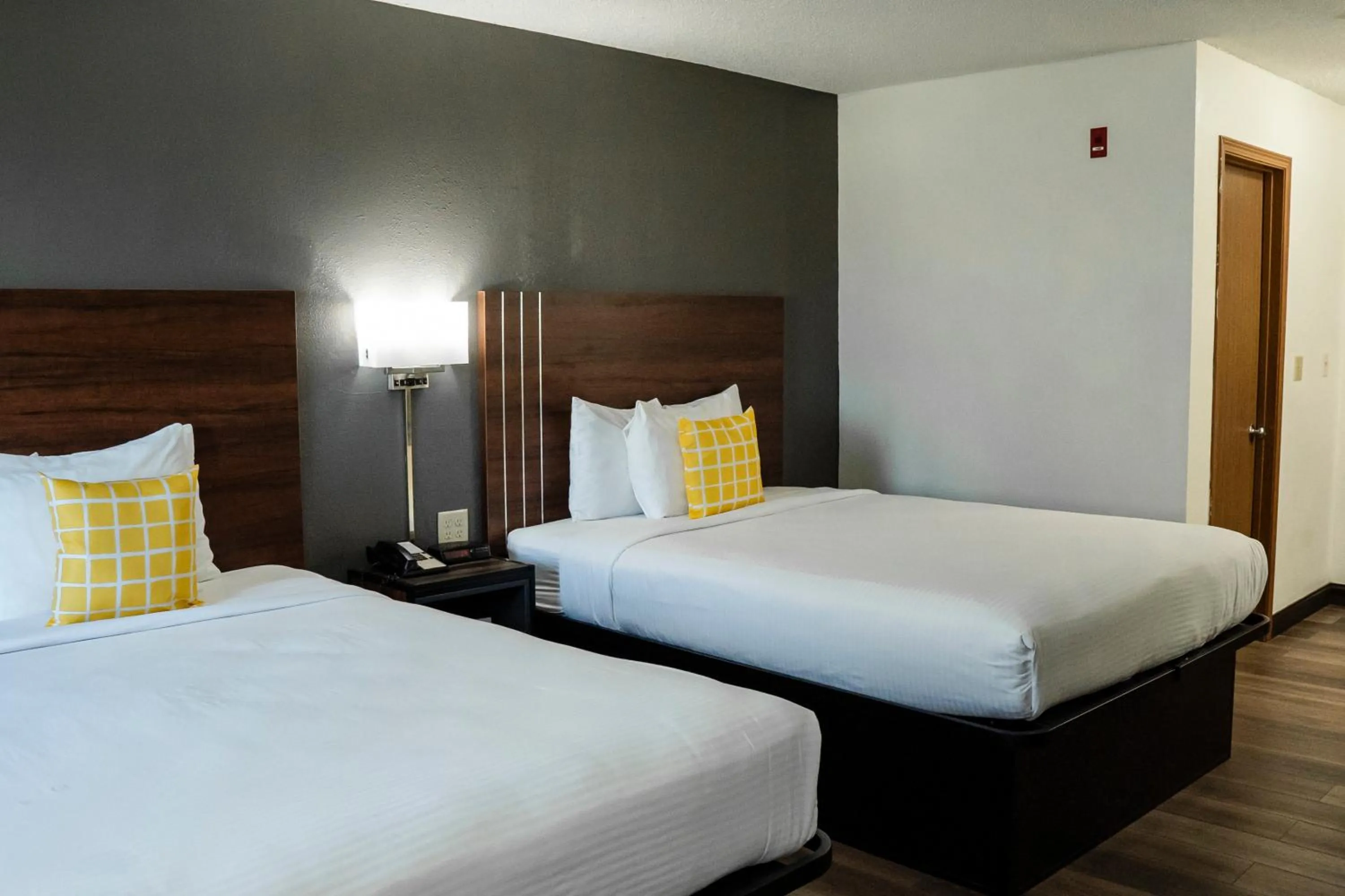 Bed in Victorian Inn & Suites-York