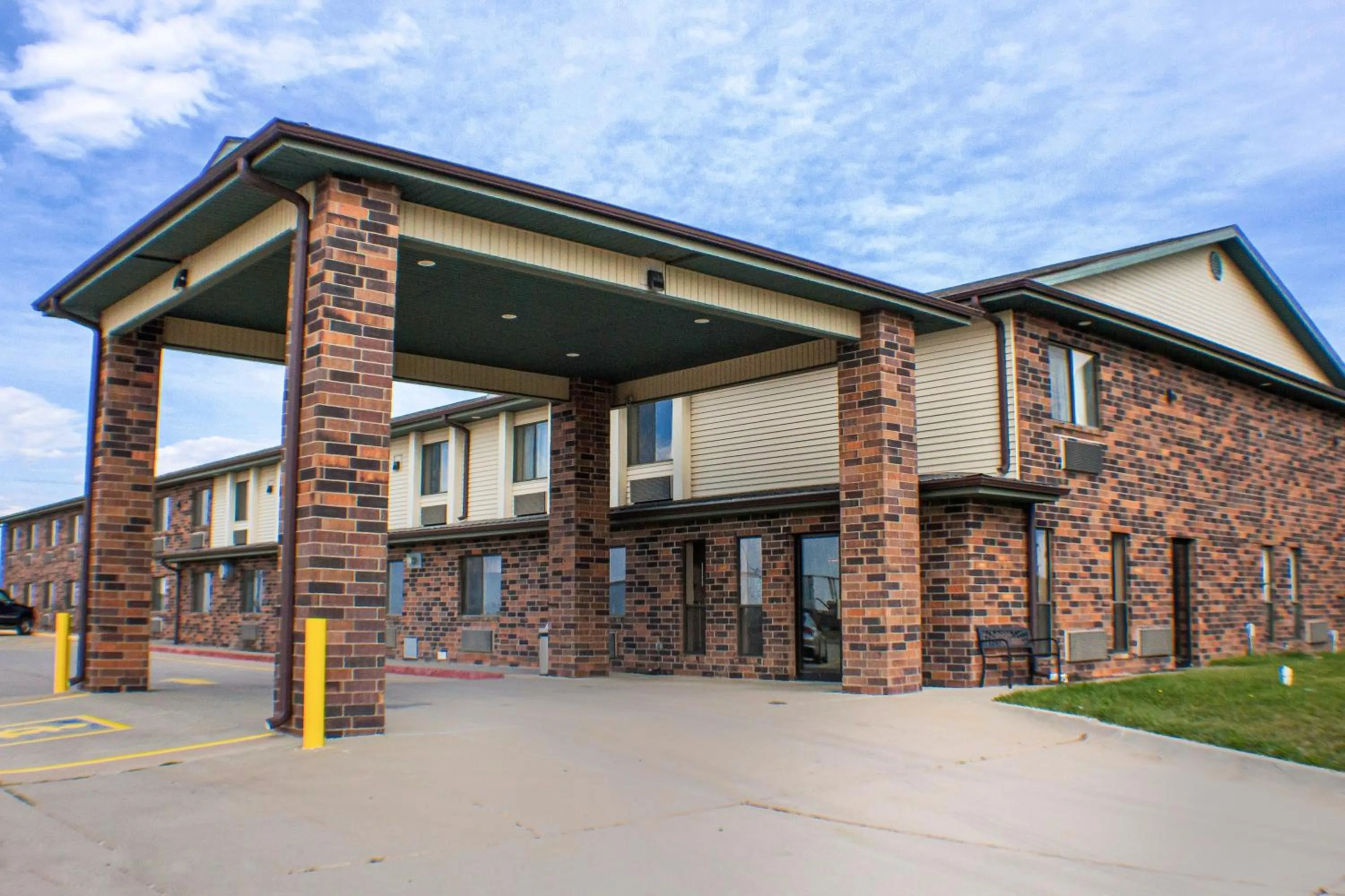 Property building in Victorian Inn & Suites-York