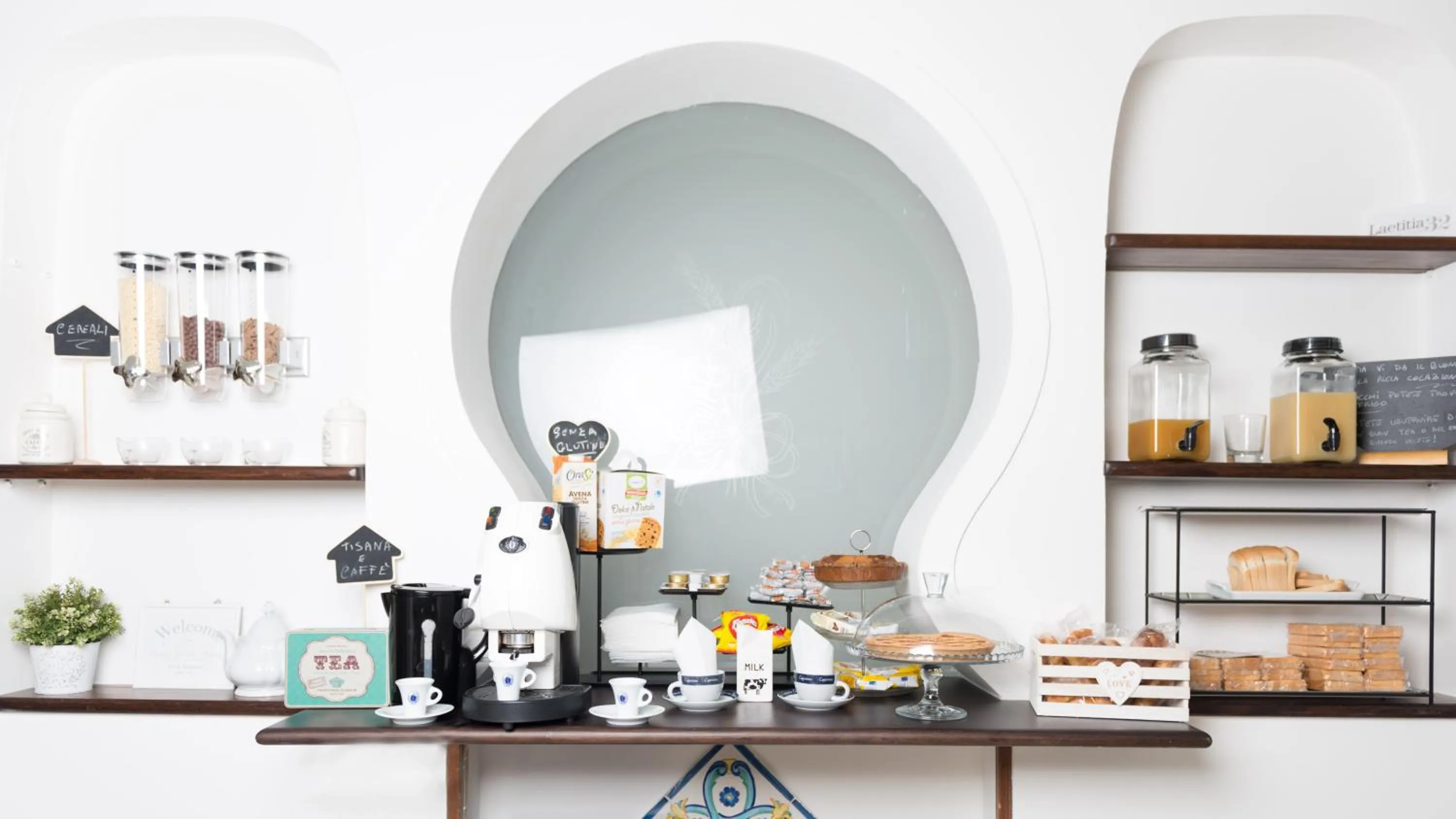 Coffee/tea facilities in loft style taverna