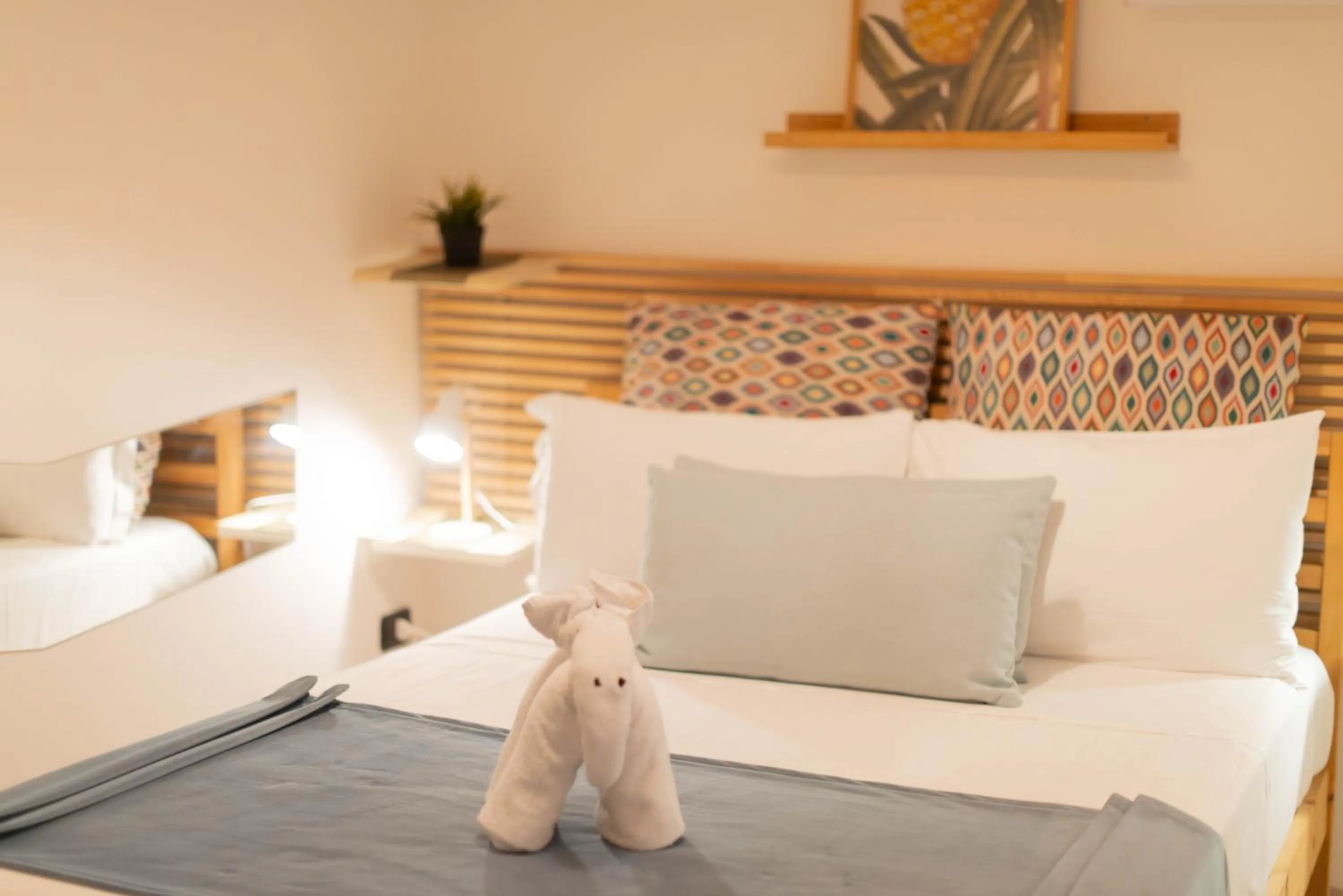 Bedroom, Bed in loft style taverna con sala giochi