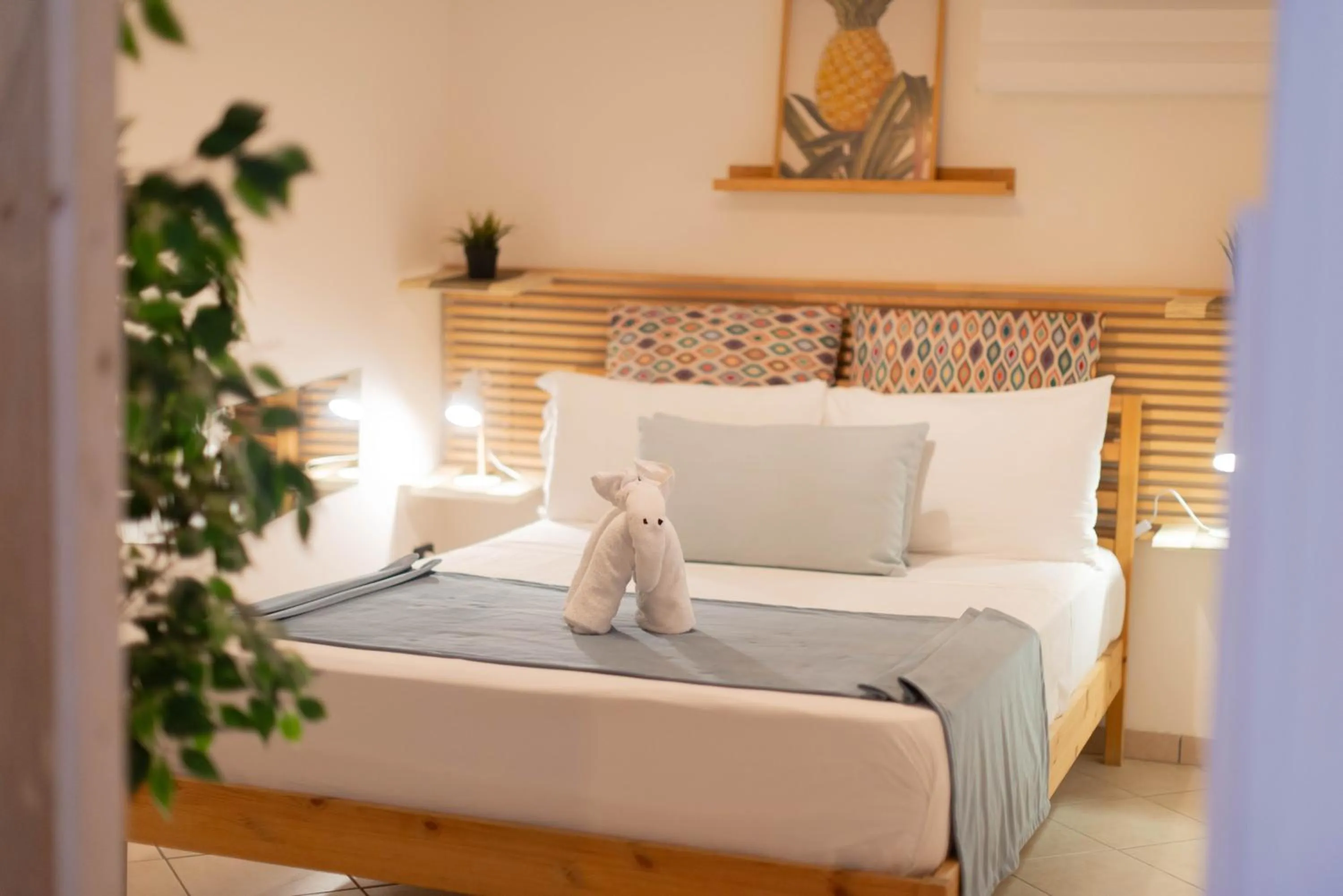 Bedroom, Bed in loft style taverna con sala giochi