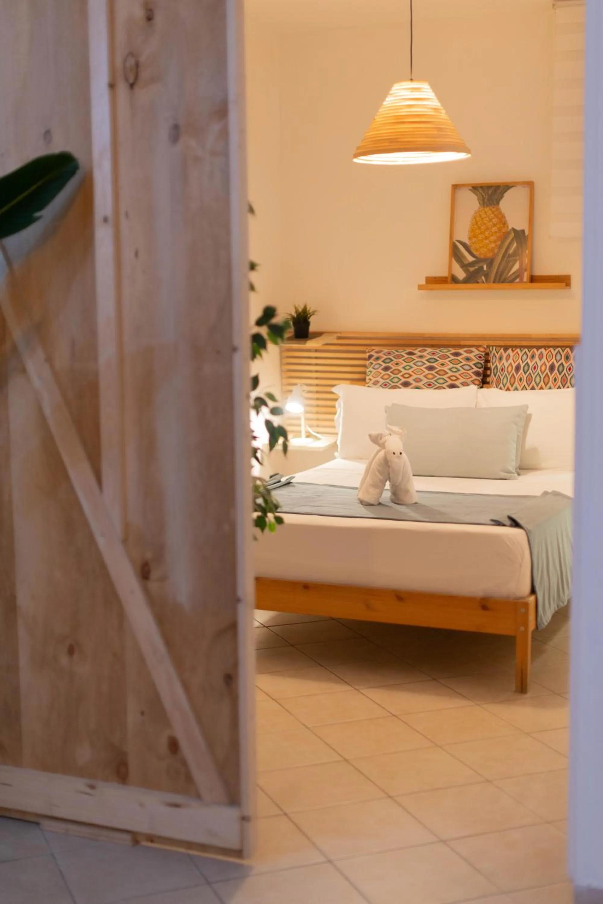 Bedroom, Bed in loft style taverna con sala giochi