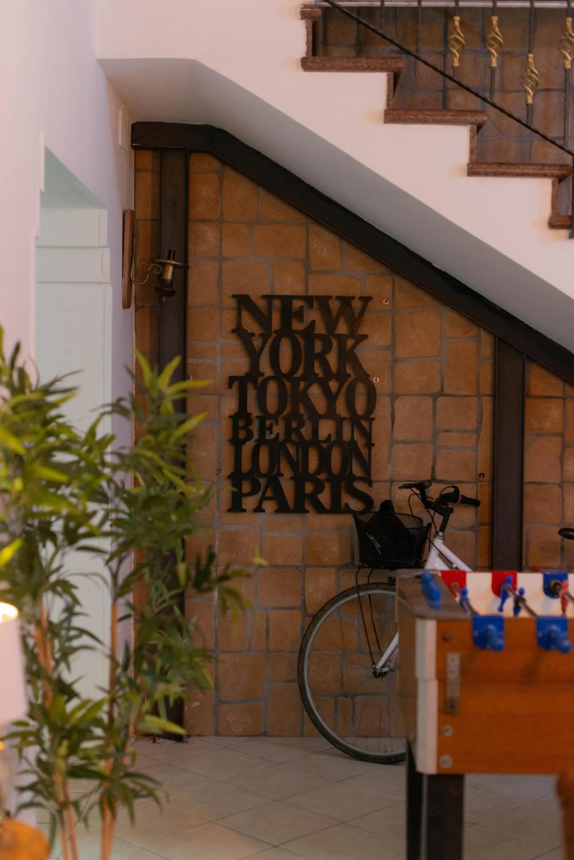 Children play ground in loft style taverna con sala giochi