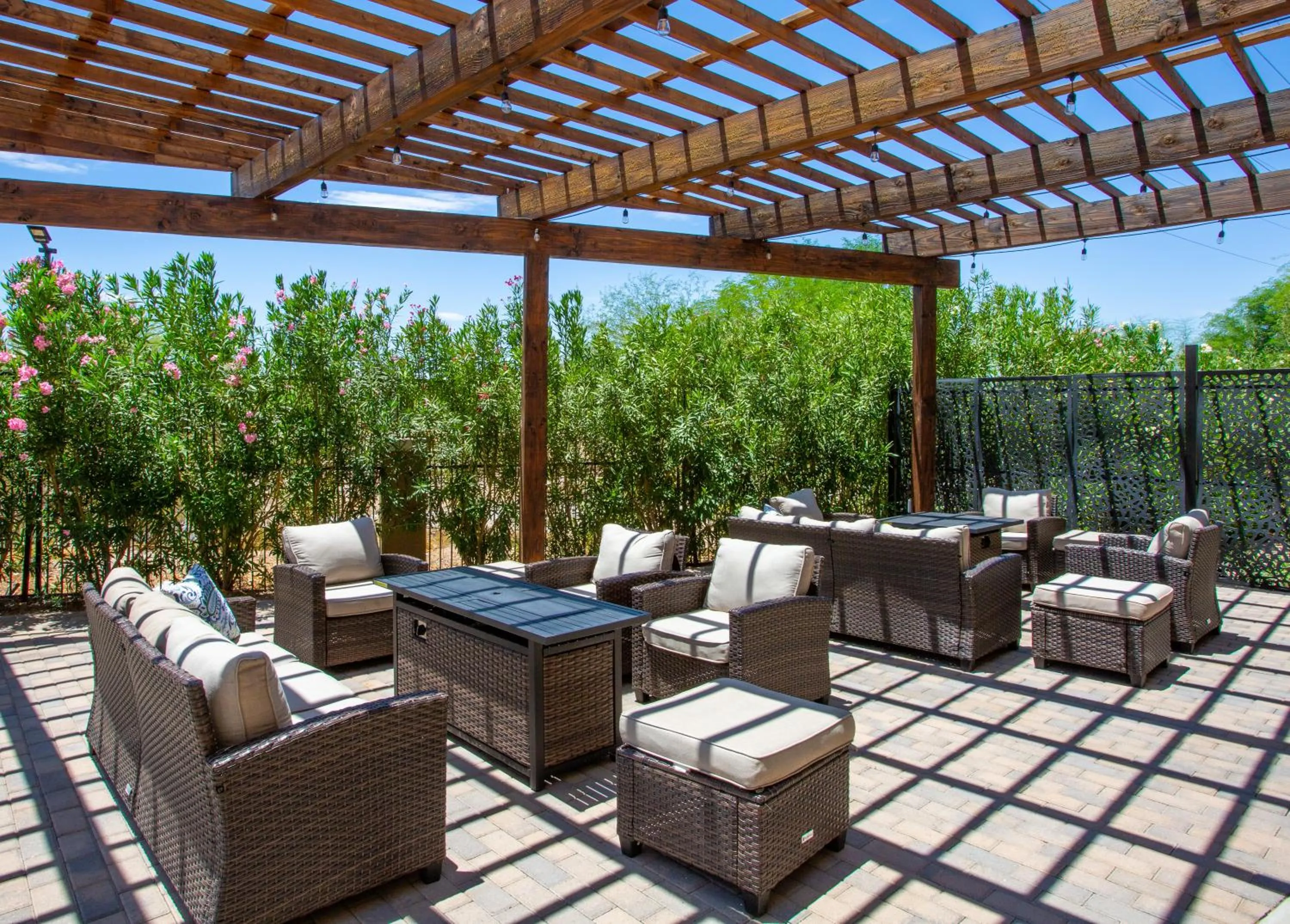 Patio in Country Inn & Suites by Radisson, Tucson City Center AZ