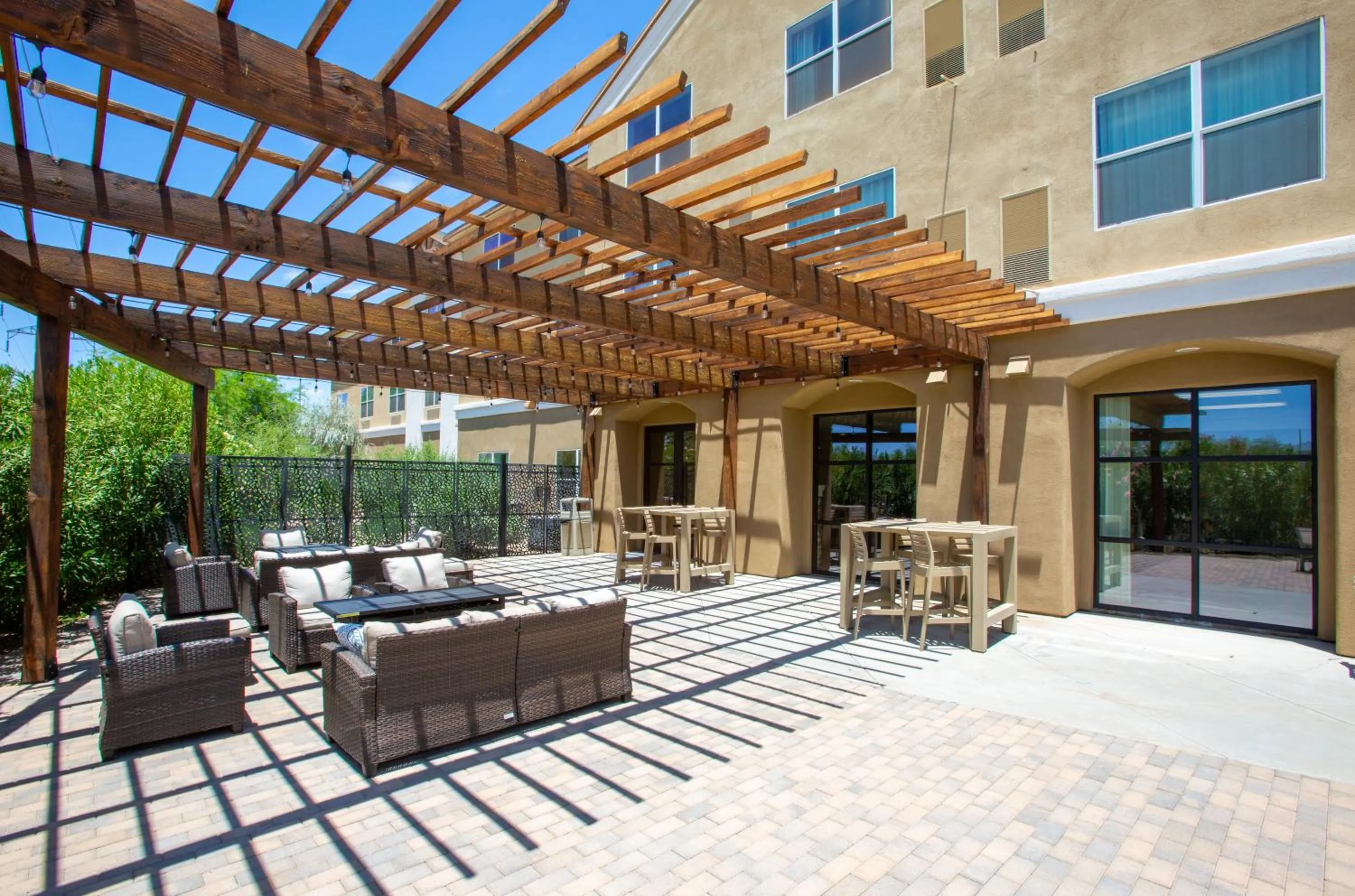 Patio in Country Inn & Suites by Radisson, Tucson City Center AZ