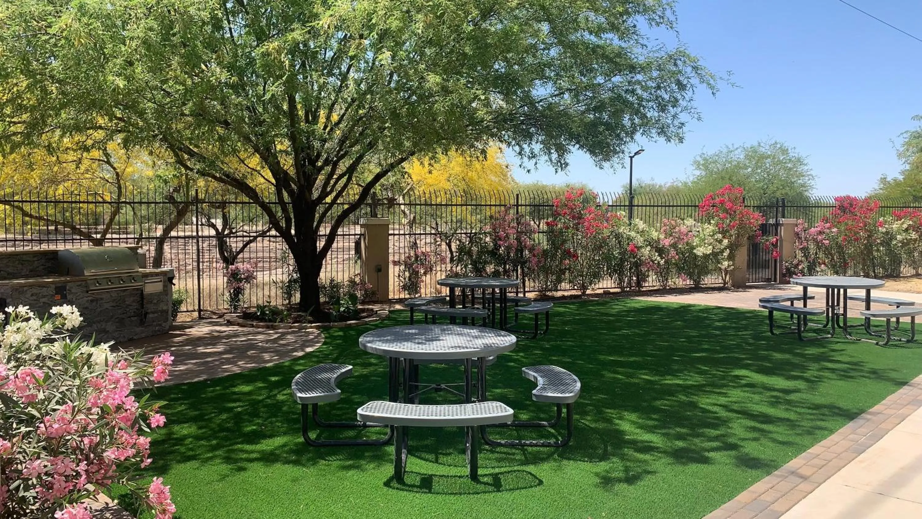 BBQ facilities in Country Inn & Suites by Radisson, Tucson City Center AZ