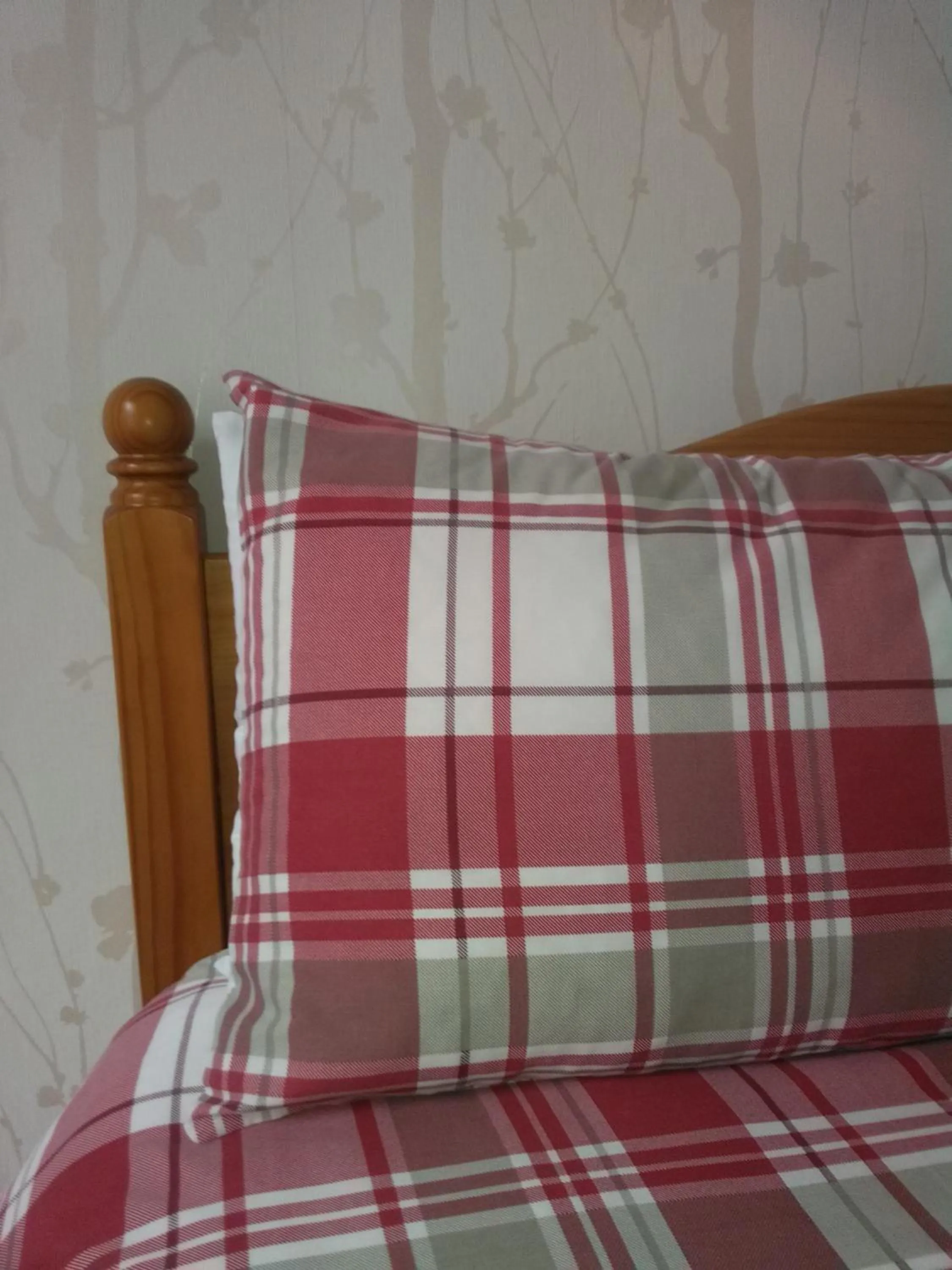 Decorative detail, Bed in Maison Lapeyriere