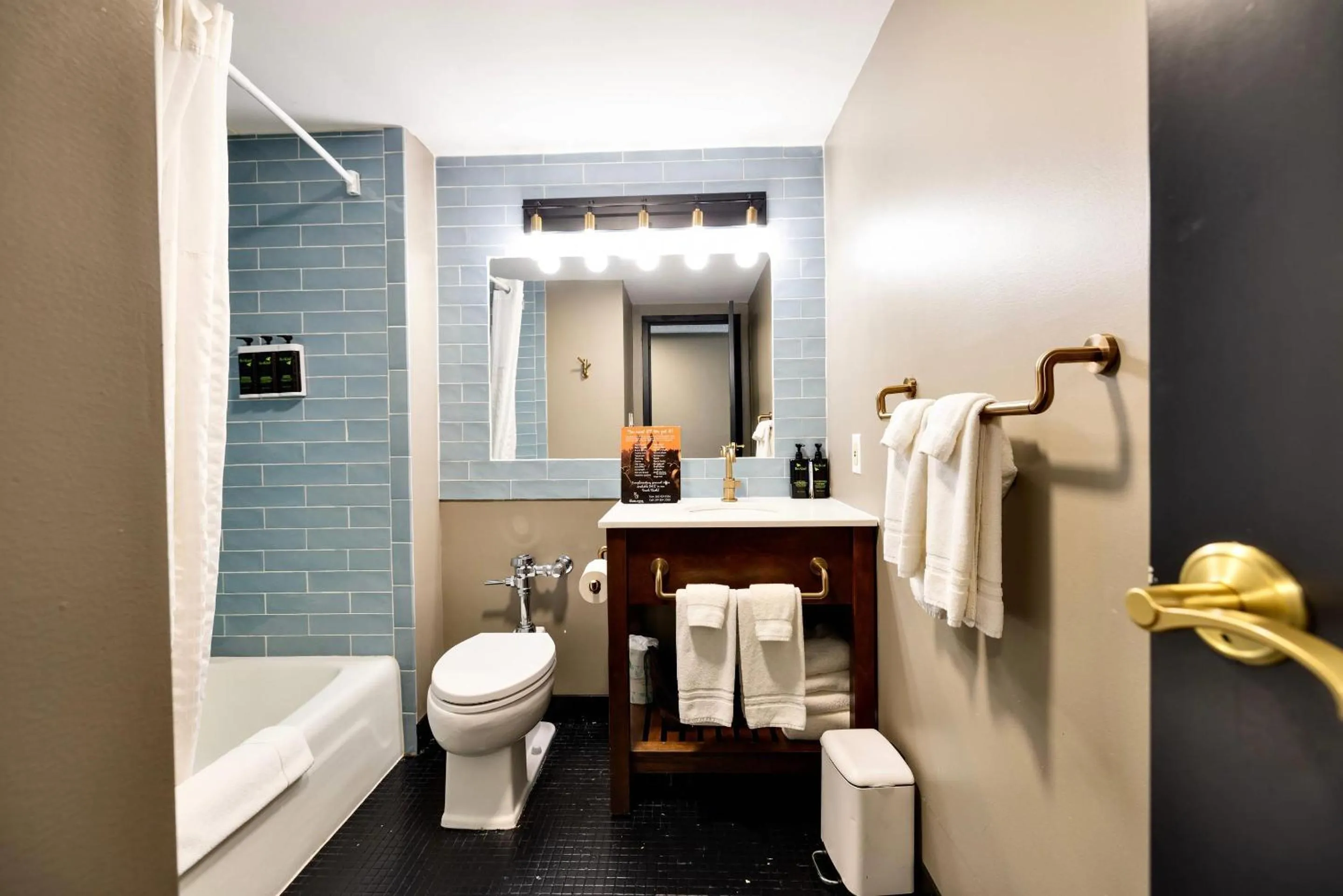 Bedroom in The Highlander Hotel, Ascend Hotel Collection