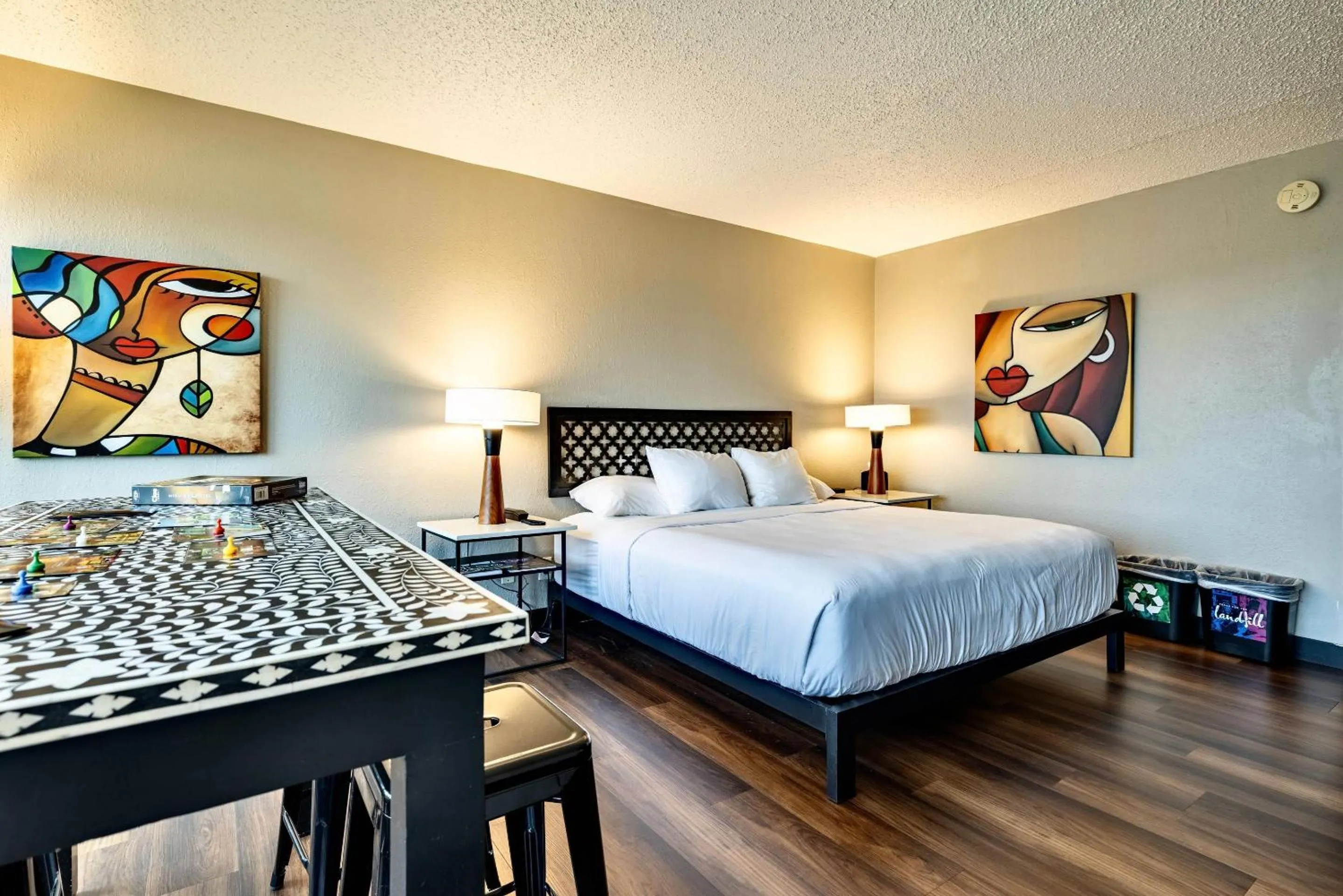 Bedroom, Bed in The Highlander Hotel, Ascend Hotel Collection