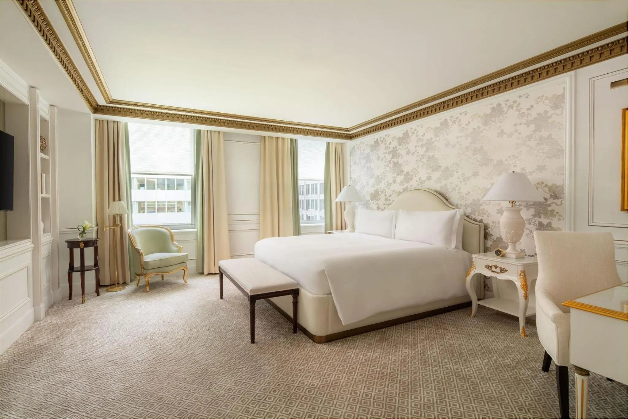 Bed in Waldorf Astoria New York