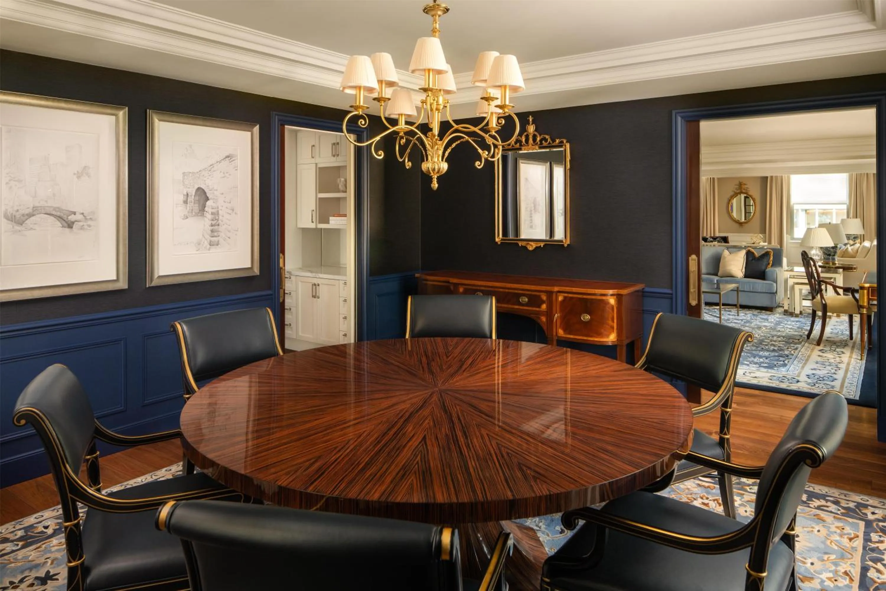 Photo of the whole room in Waldorf Astoria New York