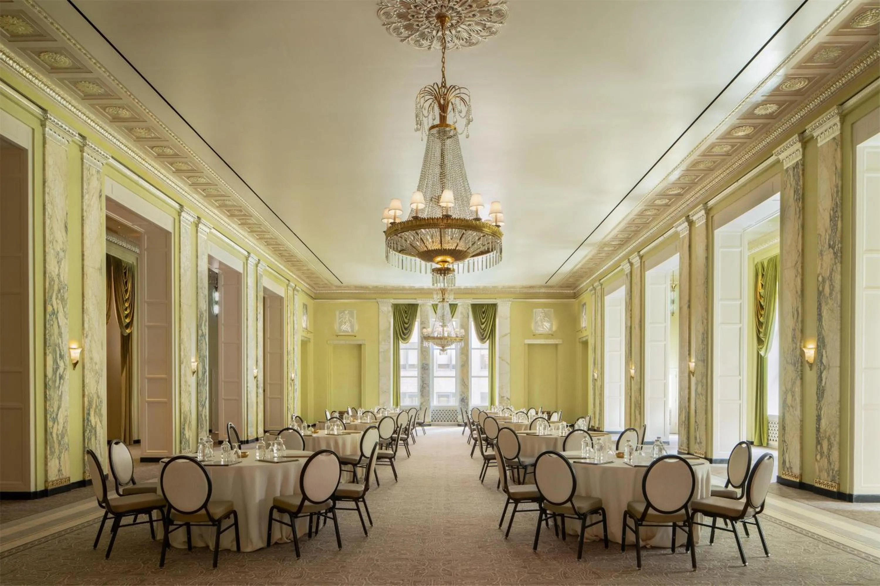 Restaurant/places to eat in Waldorf Astoria New York